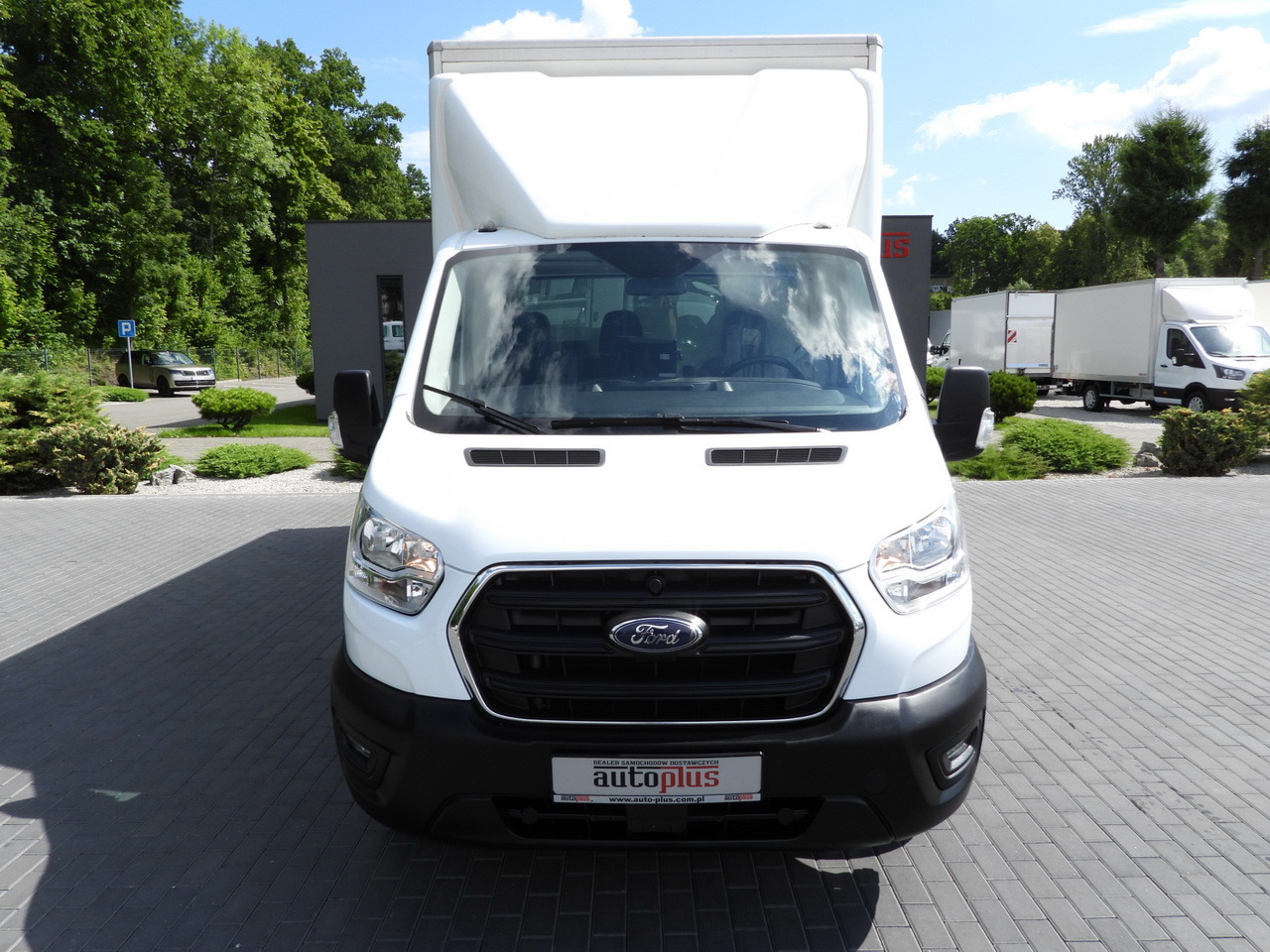 FORD TRANSIT BOX LIFT 8 PALLETS CRUISE CONTROL LED LIGHTS TWIN WHEELS AIR CONDITIONING 130HP - Dostavno vozilo z zabojnikom: slika 5 FORD TRANSIT BOX LIFT 8 PALLETS CRUISE CONTROL LED LIGHTS TWIN WHEELS AIR CONDITIONING 130HP - Dostavno vozilo z zabojnikom: slika 5
