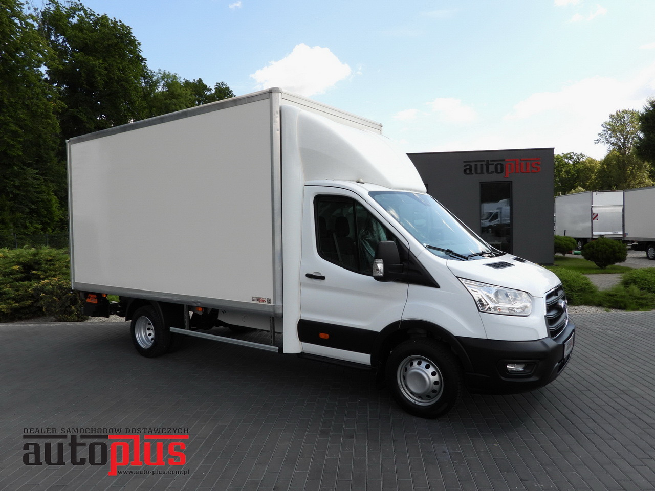 FORD TRANSIT BOX LIFT 8 PALLETS CRUISE CONTROL LED LIGHTS TWIN WHEELS AIR CONDITIONING 130HP - Dostavno vozilo z zabojnikom: slika 1 FORD TRANSIT BOX LIFT 8 PALLETS CRUISE CONTROL LED LIGHTS TWIN WHEELS AIR CONDITIONING 130HP - Dostavno vozilo z zabojnikom: slika 1