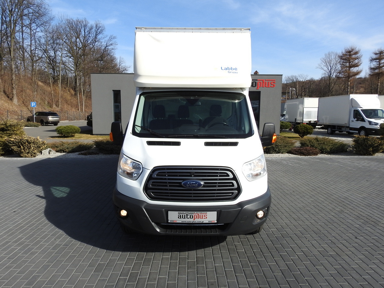 FORD TRANSIT BOX LIFT 8 PALLETS CRUISE CONTROL LED LIGHTS TWIN WHEELS AIR CONDITIONING 170HP - Dostavno vozilo z zabojnikom: slika 5 FORD TRANSIT BOX LIFT 8 PALLETS CRUISE CONTROL LED LIGHTS TWIN WHEELS AIR CONDITIONING 170HP - Dostavno vozilo z zabojnikom: slika 5