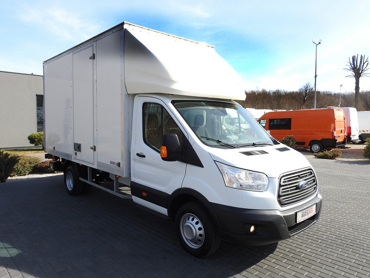 FORD TRANSIT BOX LIFT 8 PALLETS CRUISE CONTROL LED LIGHTS TWIN WHEELS AIR CONDITIONING 170HP - Dostavno vozilo z zabojnikom: slika 4 FORD TRANSIT BOX LIFT 8 PALLETS CRUISE CONTROL LED LIGHTS TWIN WHEELS AIR CONDITIONING 170HP - Dostavno vozilo z zabojnikom: slika 4