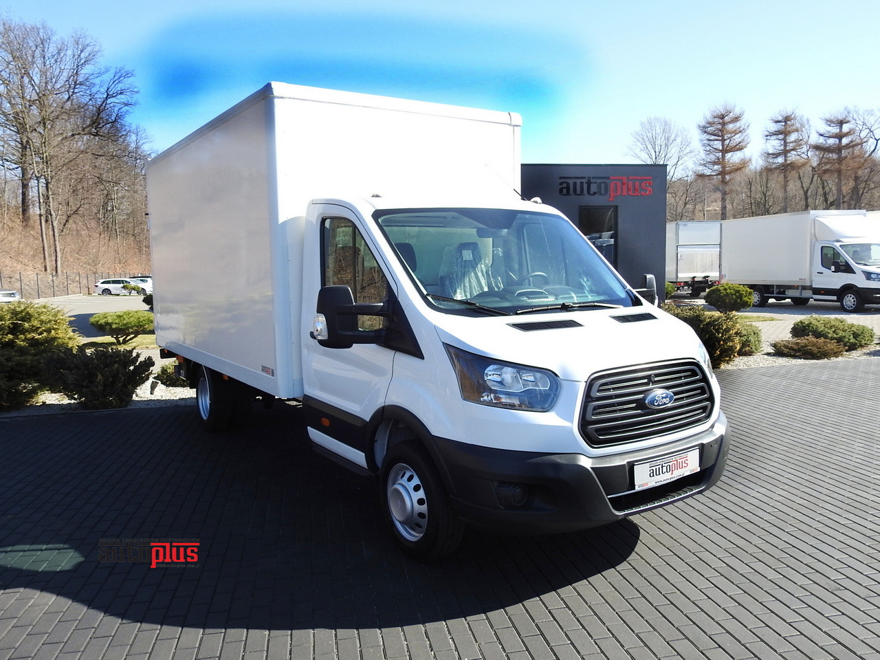 FORD TRANSIT BOX LIFT 8 PALLETS TWIN WHEELS AIR CONDITIONING 130HP - Dostavno vozilo z zabojnikom: slika 1 FORD TRANSIT BOX LIFT 8 PALLETS TWIN WHEELS AIR CONDITIONING 130HP - Dostavno vozilo z zabojnikom: slika 1