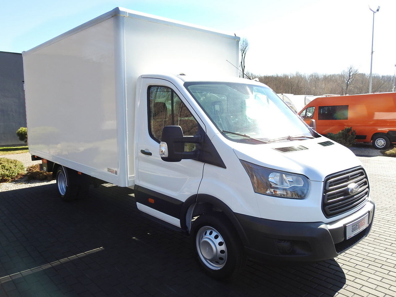 FORD TRANSIT BOX LIFT 8 PALLETS TWIN WHEELS AIR CONDITIONING 130HP - Dostavno vozilo z zabojnikom: slika 4 FORD TRANSIT BOX LIFT 8 PALLETS TWIN WHEELS AIR CONDITIONING 130HP - Dostavno vozilo z zabojnikom: slika 4