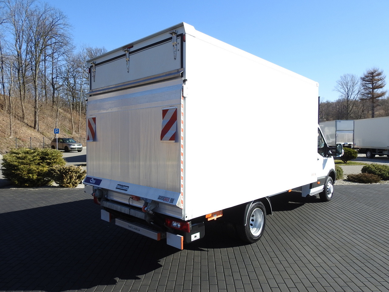 FORD TRANSIT BOX LIFT 8 PALLETS TWIN WHEELS AIR CONDITIONING 130HP - Dostavno vozilo z zabojnikom: slika 3 FORD TRANSIT BOX LIFT 8 PALLETS TWIN WHEELS AIR CONDITIONING 130HP - Dostavno vozilo z zabojnikom: slika 3