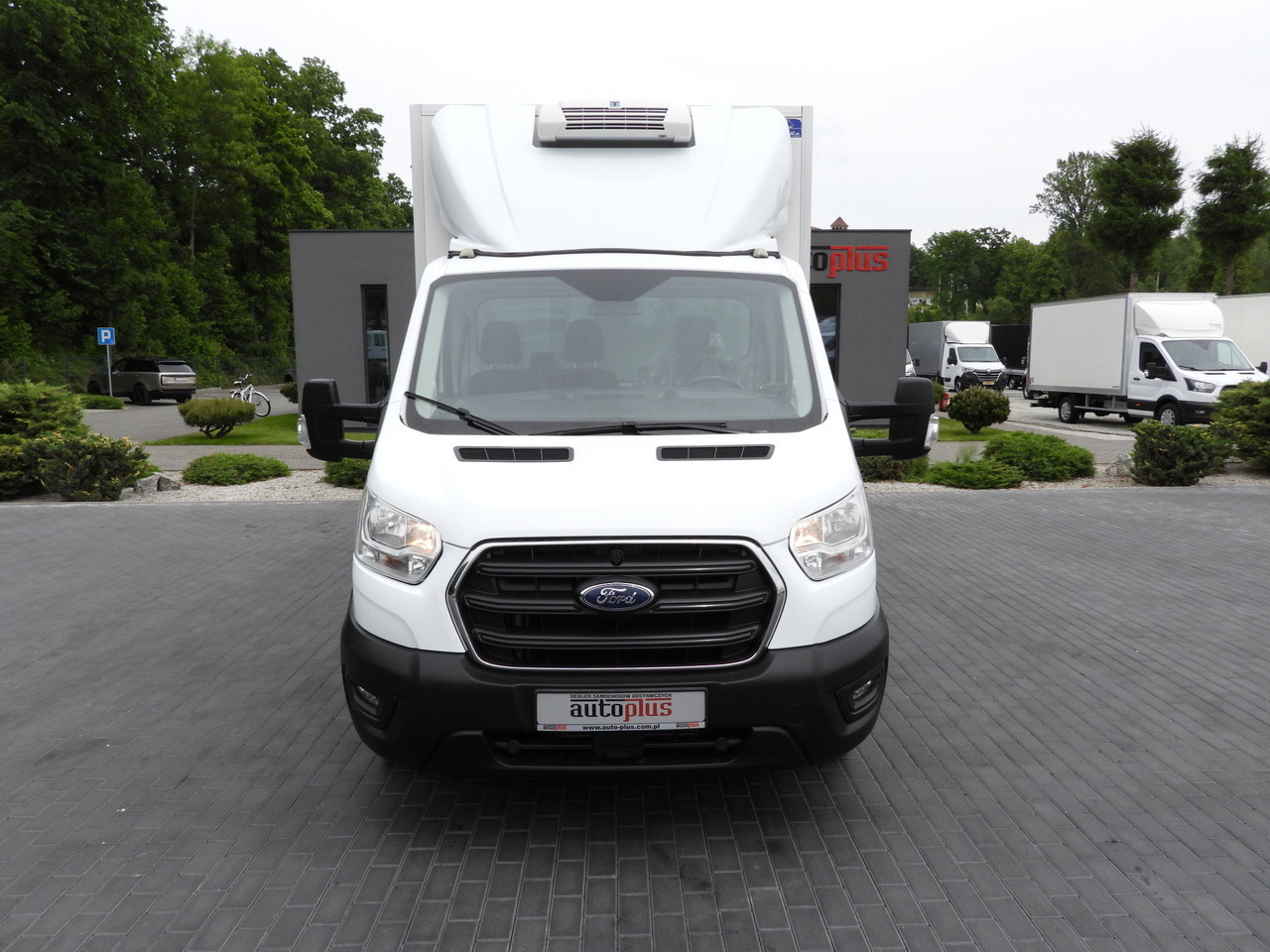 FORD TRANSIT BOX / REFRIGERATOR BOX 5*C / CRUISE CONTROL LED LIGHTS TWIN WHEELS AIR CONDITIONING 130HP - Dostavno vozilo z zabojnikom: slika 5 FORD TRANSIT BOX / REFRIGERATOR BOX 5*C / CRUISE CONTROL LED LIGHTS TWIN WHEELS AIR CONDITIONING 130HP - Dostavno vozilo z zabojnikom: slika 5