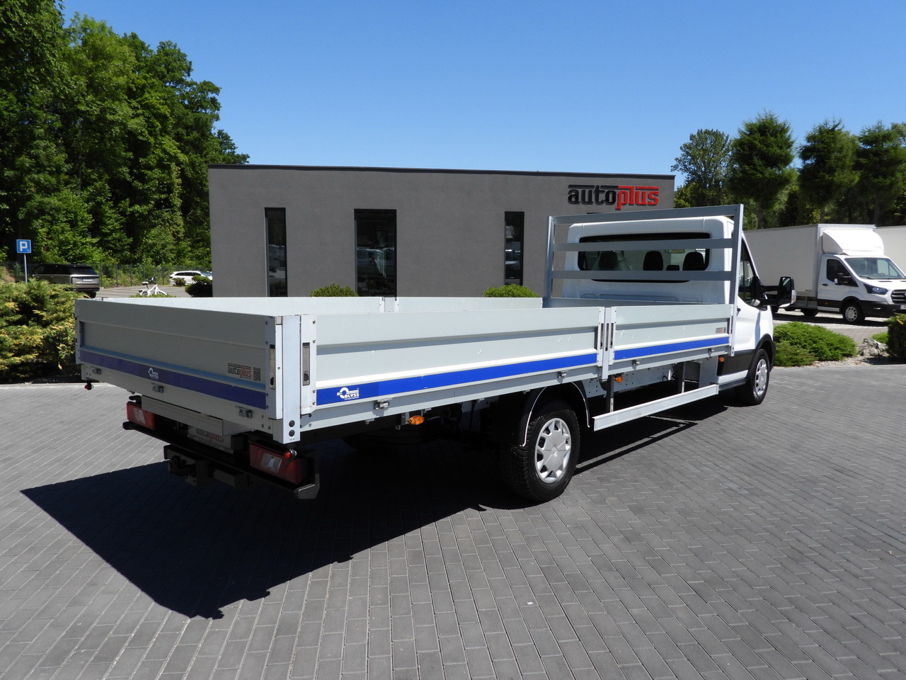 FORD TRANSIT STAKE BODY 10 PALLETS CRUISE CONTROL LED LIGHTS PNEUMATICS AIR CONDITIONING 160HP - Dostavno vozilo s kesonom: slika 3 FORD TRANSIT STAKE BODY 10 PALLETS CRUISE CONTROL LED LIGHTS PNEUMATICS AIR CONDITIONING 160HP - Dostavno vozilo s kesonom: slika 3