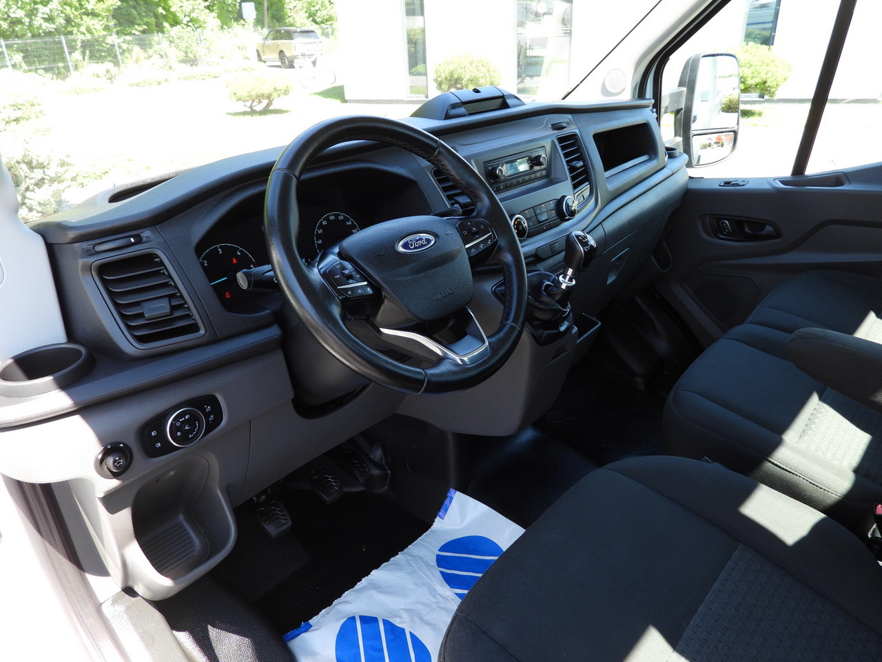 FORD TRANSIT STAKE BODY 10 PALLETS CRUISE CONTROL LED LIGHTS PNEUMATICS AIR CONDITIONING 160HP - Dostavno vozilo s kesonom: slika 2 FORD TRANSIT STAKE BODY 10 PALLETS CRUISE CONTROL LED LIGHTS PNEUMATICS AIR CONDITIONING 160HP - Dostavno vozilo s kesonom: slika 2