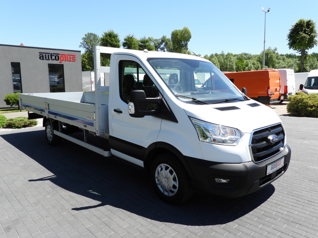 FORD TRANSIT STAKE BODY 10 PALLETS CRUISE CONTROL LED LIGHTS PNEUMATICS AIR CONDITIONING 160HP - Dostavno vozilo s kesonom: slika 4 FORD TRANSIT STAKE BODY 10 PALLETS CRUISE CONTROL LED LIGHTS PNEUMATICS AIR CONDITIONING 160HP - Dostavno vozilo s kesonom: slika 4