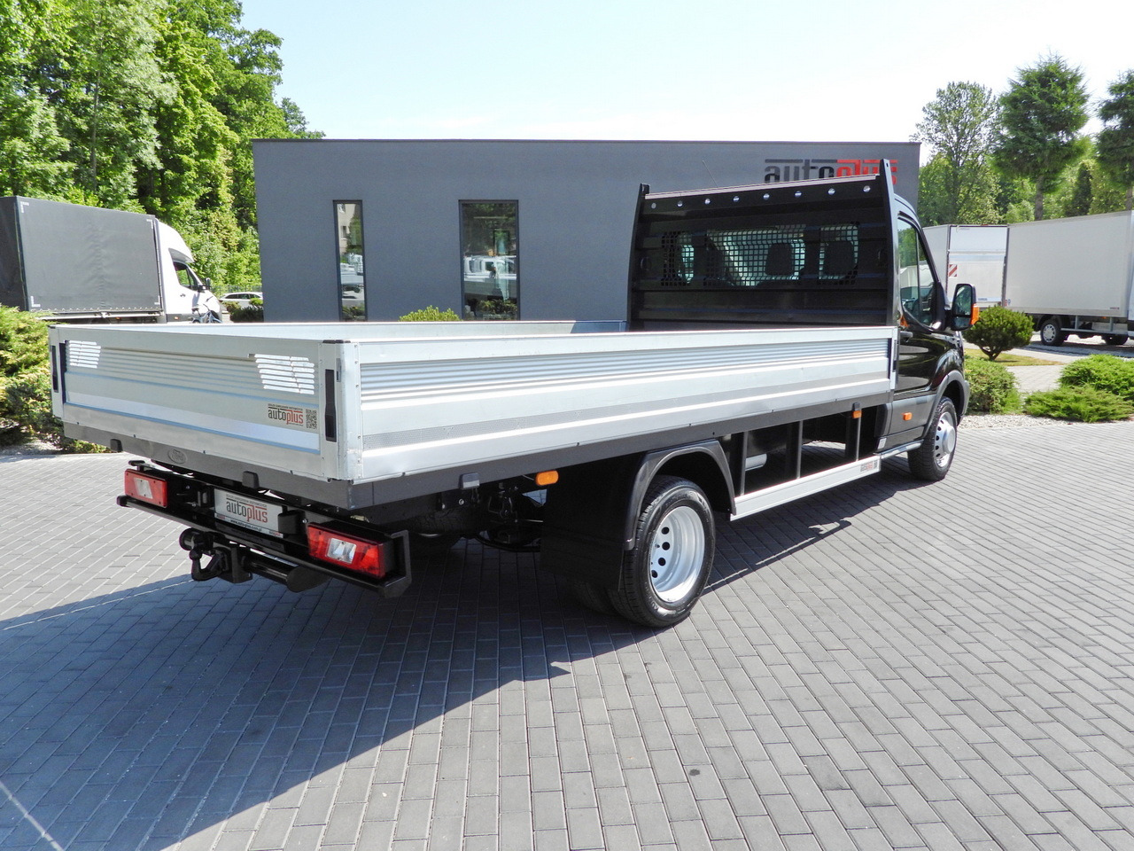 FORD TRANSIT STAKE BODY 8 PALLETS CRUISE CONTROL TWIN WHEELS AIR CONDITIONING 125HP - Dostavno vozilo s kesonom: slika 3 FORD TRANSIT STAKE BODY 8 PALLETS CRUISE CONTROL TWIN WHEELS AIR CONDITIONING 125HP - Dostavno vozilo s kesonom: slika 3