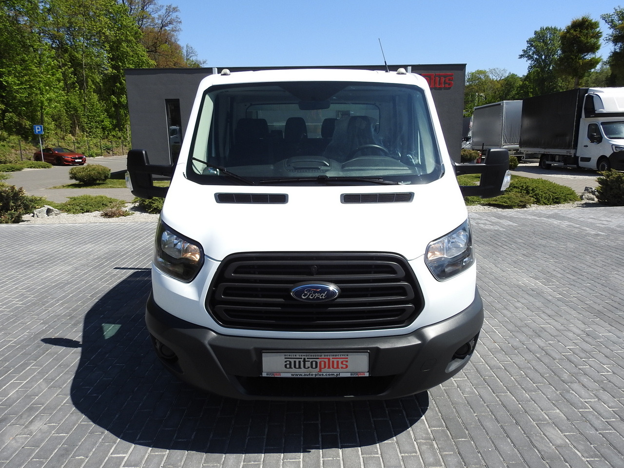 FORD TRANSIT STAKE BODY DOUBLE CABIN DOKA 7 SEATS AIR CONDITIONING 130HP - Dostavno vozilo z dvojno kabino: slika 5 FORD TRANSIT STAKE BODY DOUBLE CABIN DOKA 7 SEATS AIR CONDITIONING 130HP - Dostavno vozilo z dvojno kabino: slika 5
