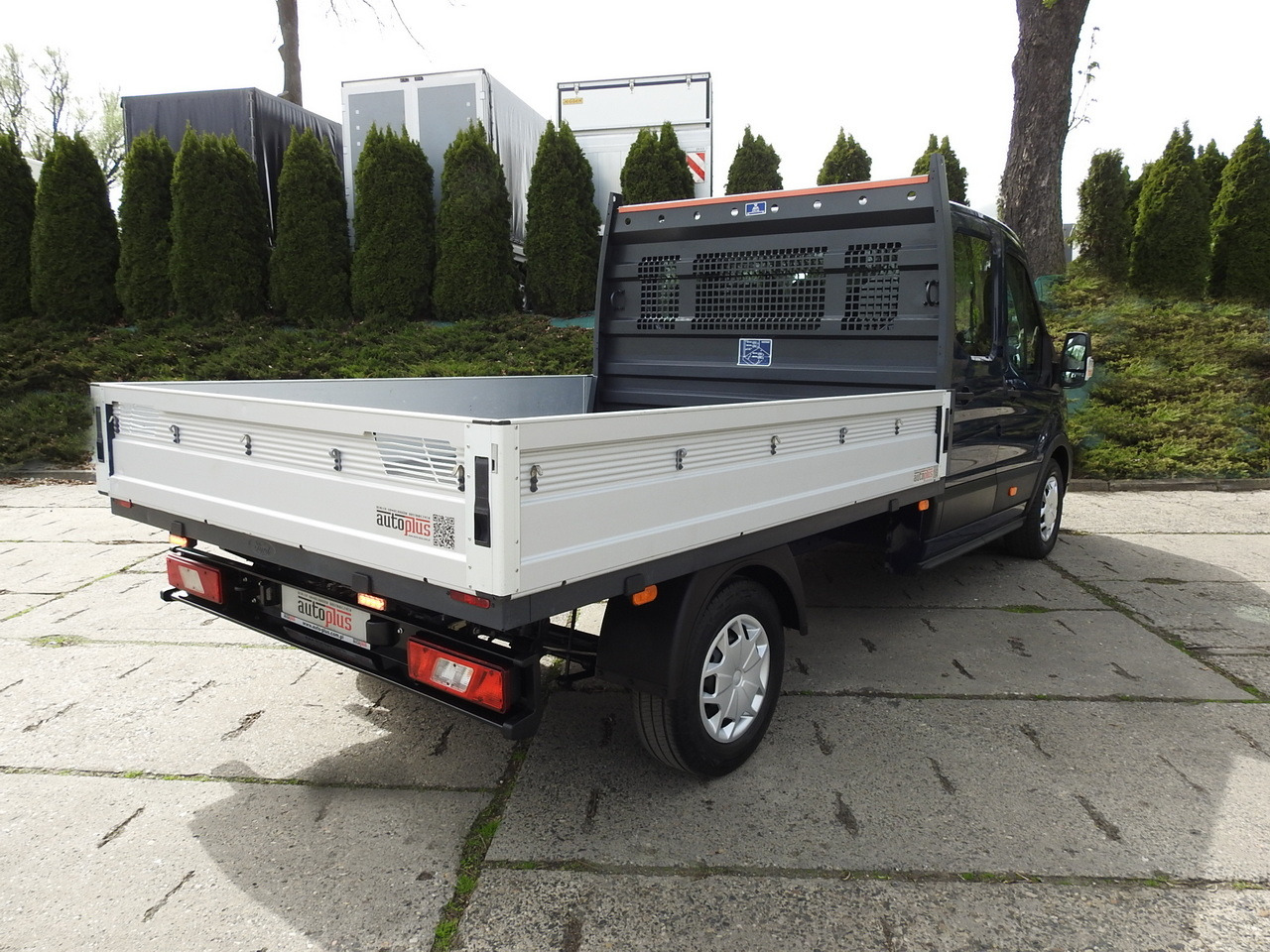 FORD TRANSIT STAKE BODY DOUBLE CABIN DOKA 7 SEATS CRUISE CONTROL AIR CONDITIONING LED LIGHTS 130HP - Dostavno vozilo z dvojno kabino: slika 3 FORD TRANSIT STAKE BODY DOUBLE CABIN DOKA 7 SEATS CRUISE CONTROL AIR CONDITIONING LED LIGHTS 130HP - Dostavno vozilo z dvojno kabino: slika 3