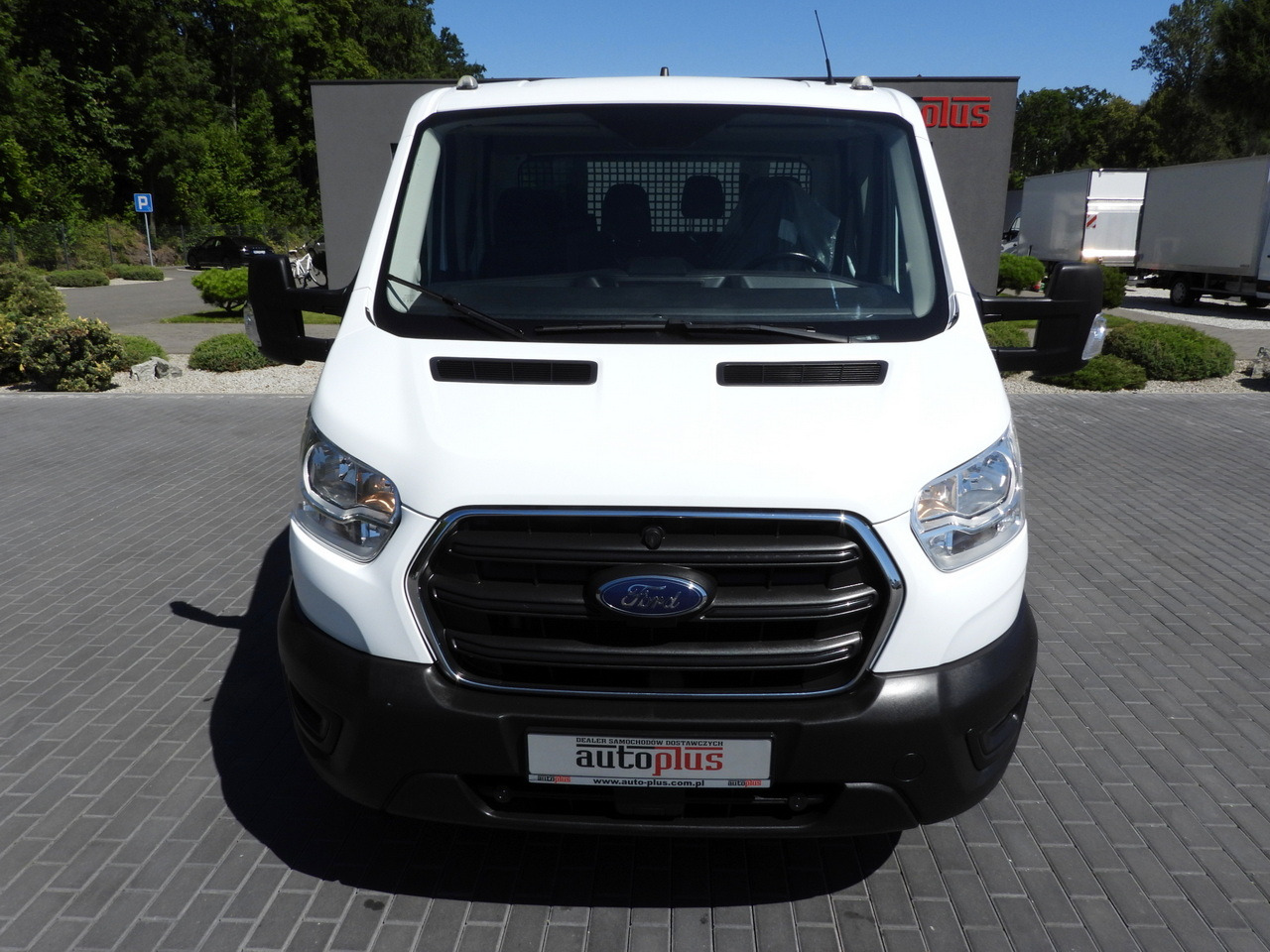 FORD TRANSIT STAKE BODY DOUBLE CABIN DOKA 7 SEATS TWIN WHEELS AIR CONDITIONING 130HP - Dostavno vozilo z dvojno kabino: slika 5 FORD TRANSIT STAKE BODY DOUBLE CABIN DOKA 7 SEATS TWIN WHEELS AIR CONDITIONING 130HP - Dostavno vozilo z dvojno kabino: slika 5