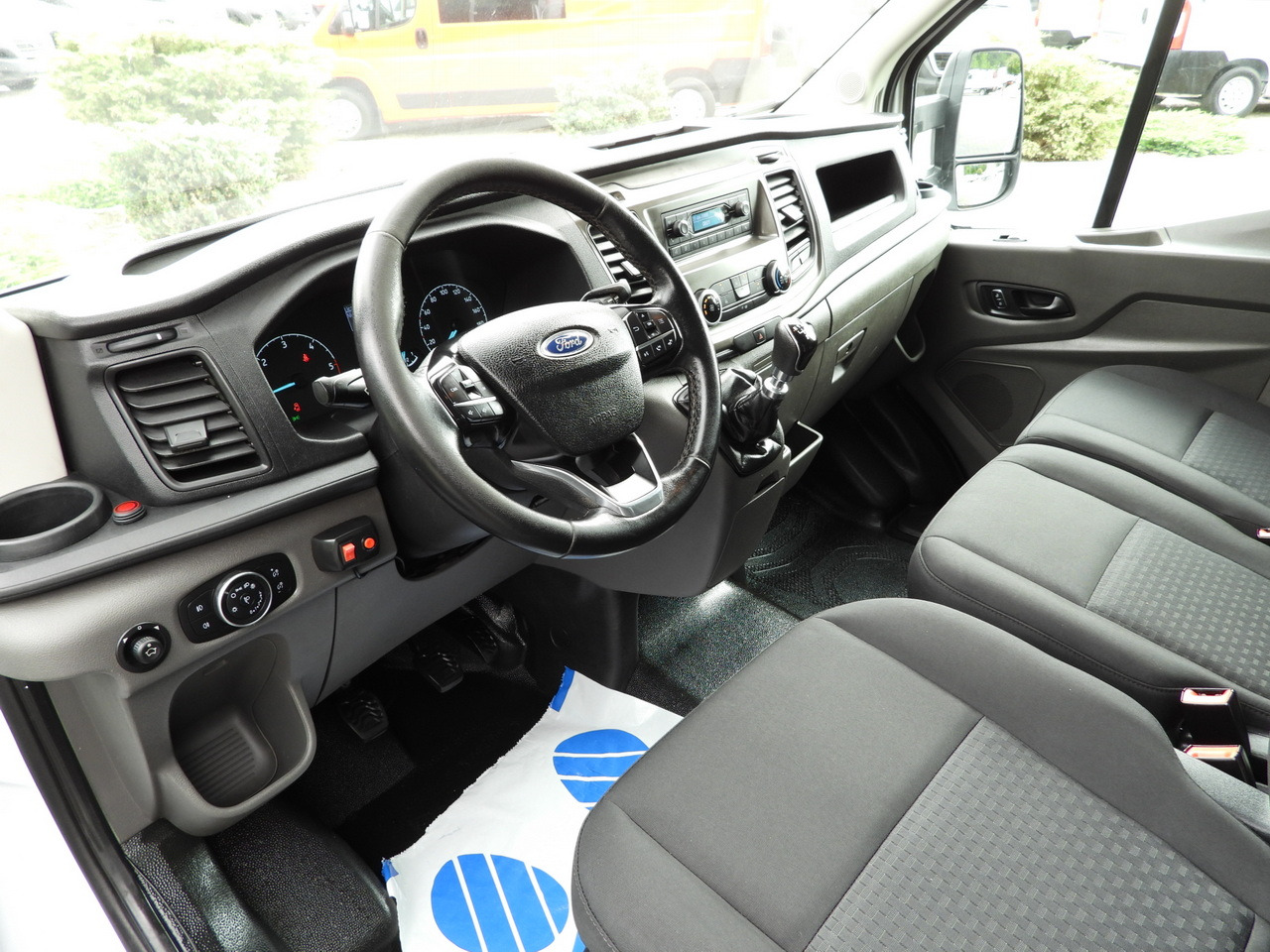 FORD TRANSIT TARPAULIN 8 PALLETS CRUISE CONTROL LED LIGHTS TWIN WHEELS AIR CONDITIONING 130HP - Dostavno vozilo s ponjavo: slika 2 FORD TRANSIT TARPAULIN 8 PALLETS CRUISE CONTROL LED LIGHTS TWIN WHEELS AIR CONDITIONING 130HP - Dostavno vozilo s ponjavo: slika 2
