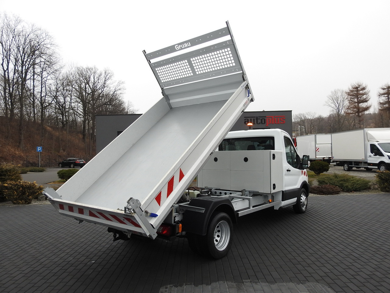 FORD TRANSIT TIPPER CRUISE CONTROL AIR CONDITIONING TWIN WHEELS 170HP - Dostavno vozilo prekucnik: slika 3 FORD TRANSIT TIPPER CRUISE CONTROL AIR CONDITIONING TWIN WHEELS 170HP - Dostavno vozilo prekucnik: slika 3