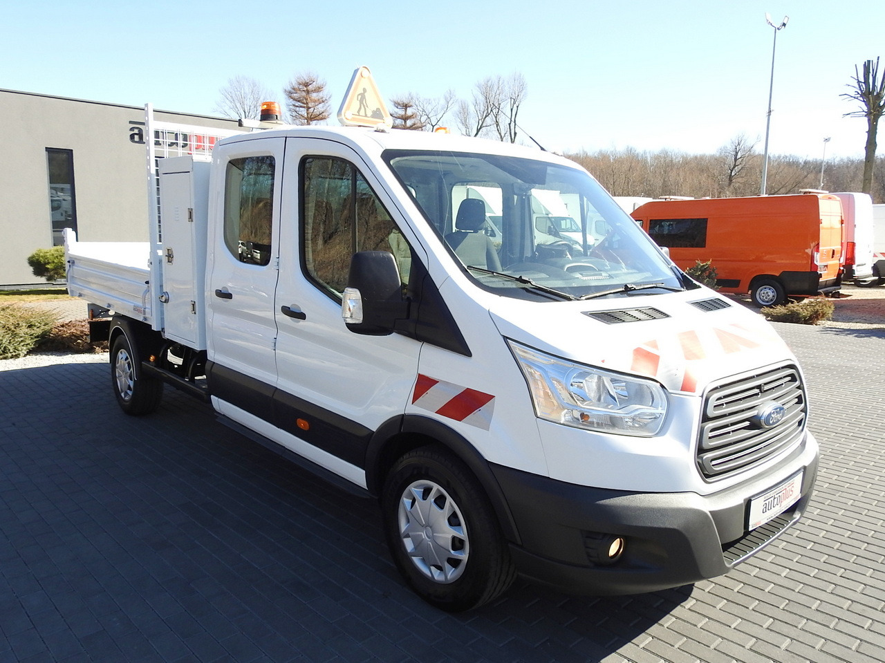 FORD TRANSIT TIPPER DOUBLE CABIN DOKA 6 SEATS CRUISE CONTROL AIR CONDITIONING 130HP - Dostavno vozilo prekucnik: slika 4 FORD TRANSIT TIPPER DOUBLE CABIN DOKA 6 SEATS CRUISE CONTROL AIR CONDITIONING 130HP - Dostavno vozilo prekucnik: slika 4