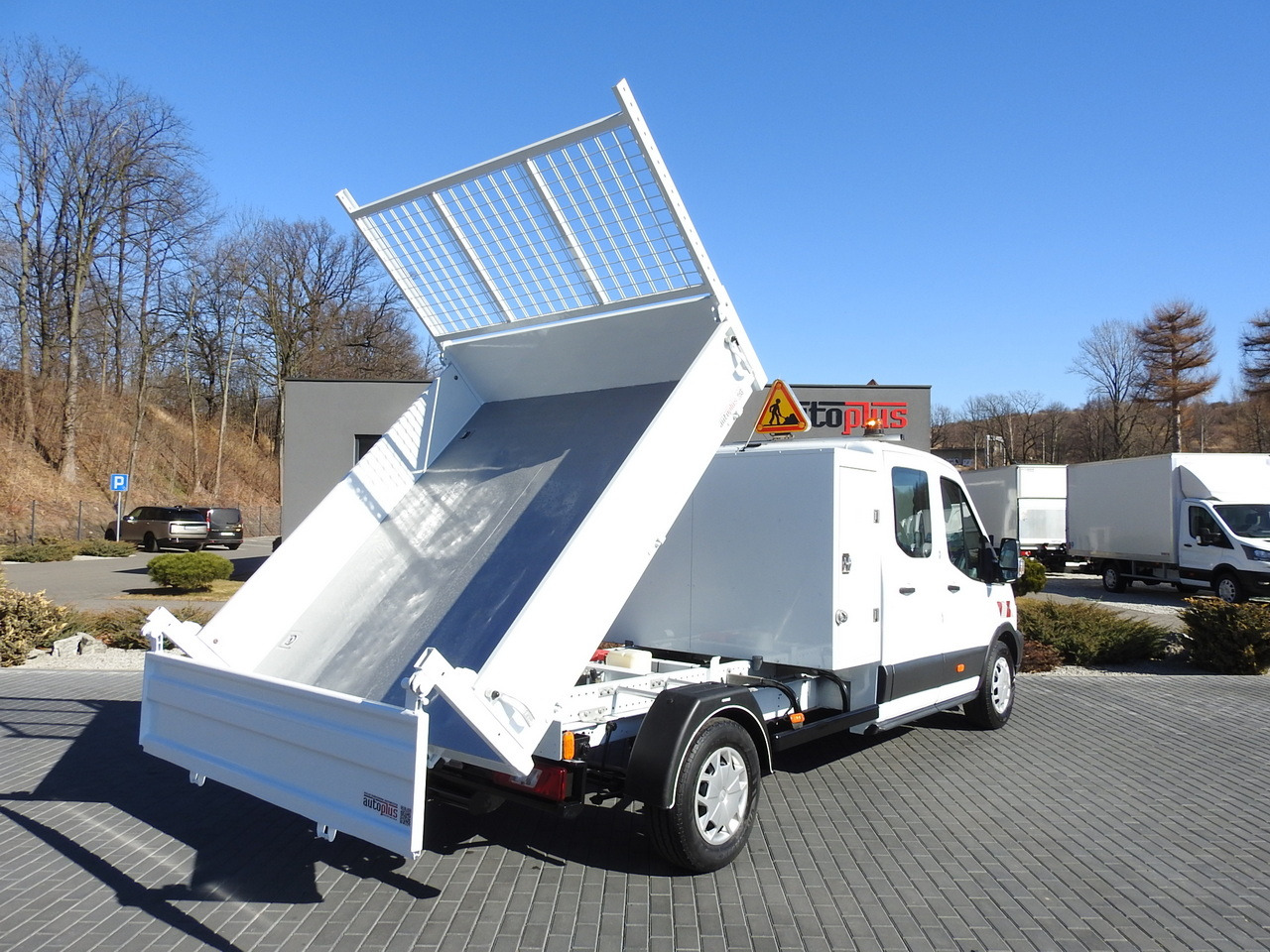 FORD TRANSIT TIPPER DOUBLE CABIN DOKA 6 SEATS CRUISE CONTROL AIR CONDITIONING 130HP - Dostavno vozilo prekucnik: slika 3 FORD TRANSIT TIPPER DOUBLE CABIN DOKA 6 SEATS CRUISE CONTROL AIR CONDITIONING 130HP - Dostavno vozilo prekucnik: slika 3