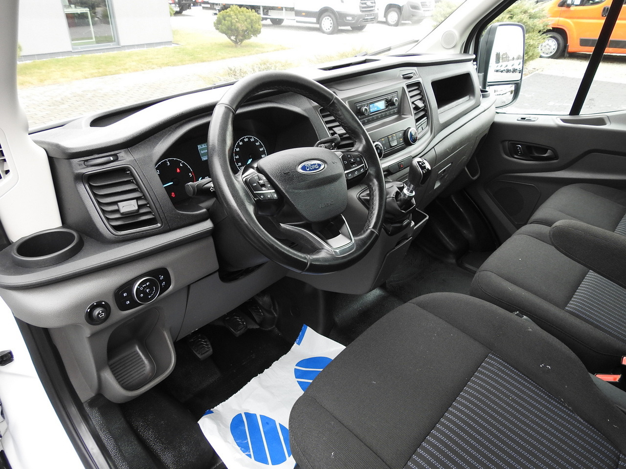 FORD TRANSIT TIPPER LED LIGHTS TWIN WHEELS AIR CONDITIONING 130HP - Dostavno vozilo prekucnik: slika 2 FORD TRANSIT TIPPER LED LIGHTS TWIN WHEELS AIR CONDITIONING 130HP - Dostavno vozilo prekucnik: slika 2