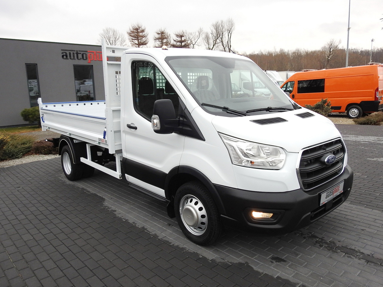 FORD TRANSIT TIPPER LED LIGHTS TWIN WHEELS AIR CONDITIONING 130HP - Dostavno vozilo prekucnik: slika 4 FORD TRANSIT TIPPER LED LIGHTS TWIN WHEELS AIR CONDITIONING 130HP - Dostavno vozilo prekucnik: slika 4