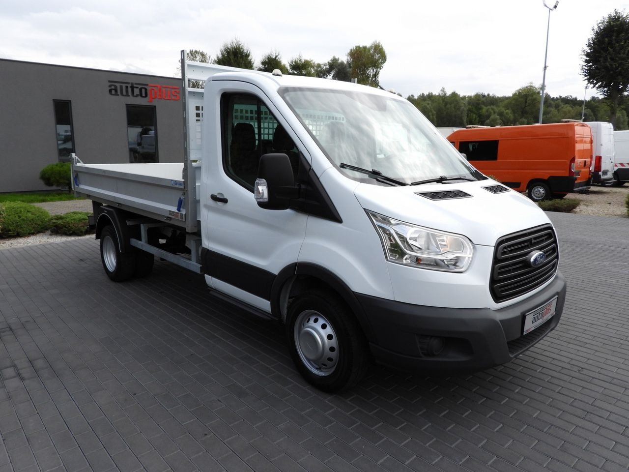 FORD TRANSIT TIPPER TWIN WHEELS 155HP - Dostavno vozilo prekucnik: slika 4 FORD TRANSIT TIPPER TWIN WHEELS 155HP - Dostavno vozilo prekucnik: slika 4