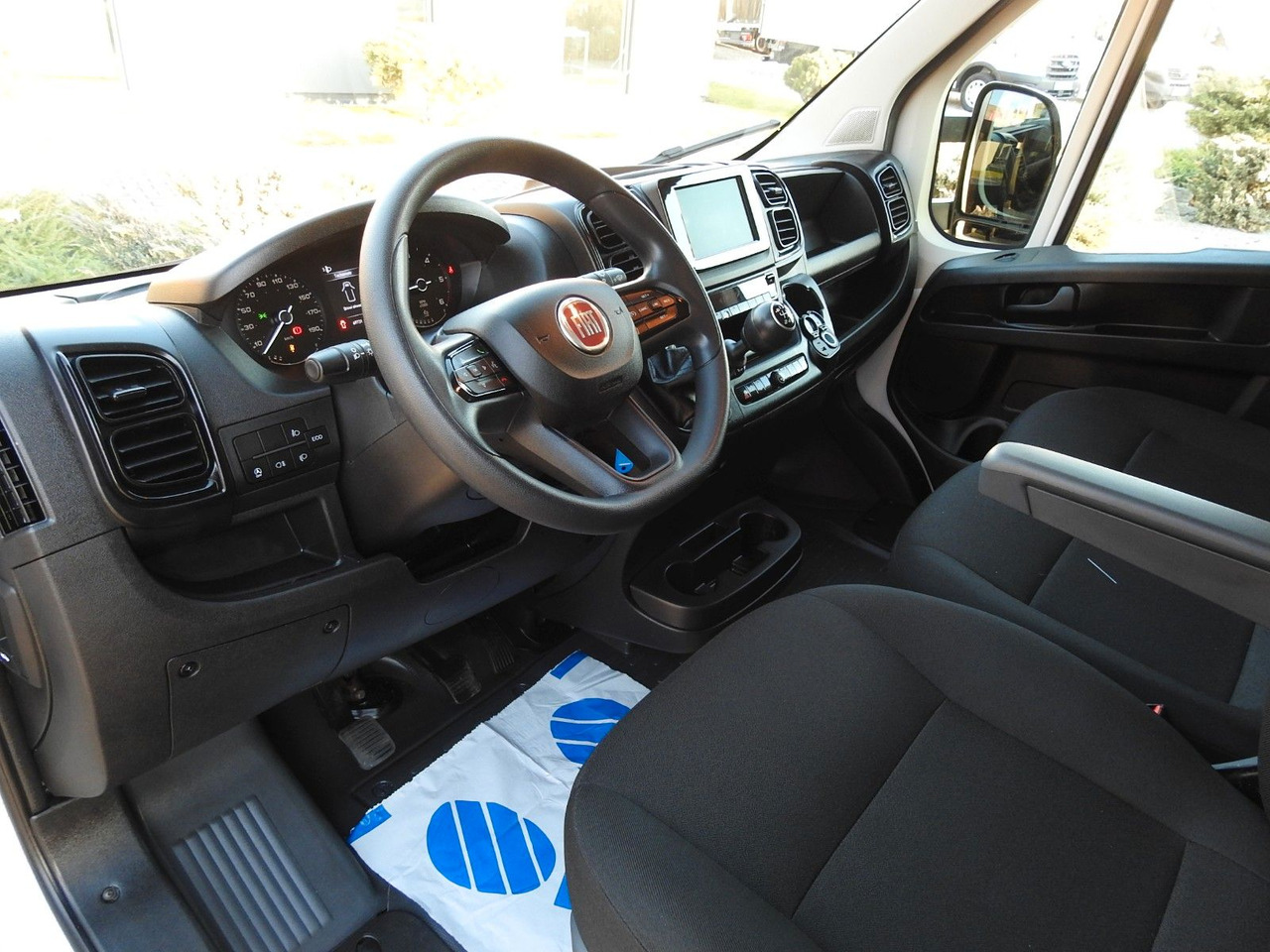Fiat DUCATO KOFFER AUFZUG 8 PALETTEN TEMPOMAT - Dostavno vozilo z zabojnikom: slika 2 Fiat DUCATO KOFFER AUFZUG 8 PALETTEN TEMPOMAT - Dostavno vozilo z zabojnikom: slika 2