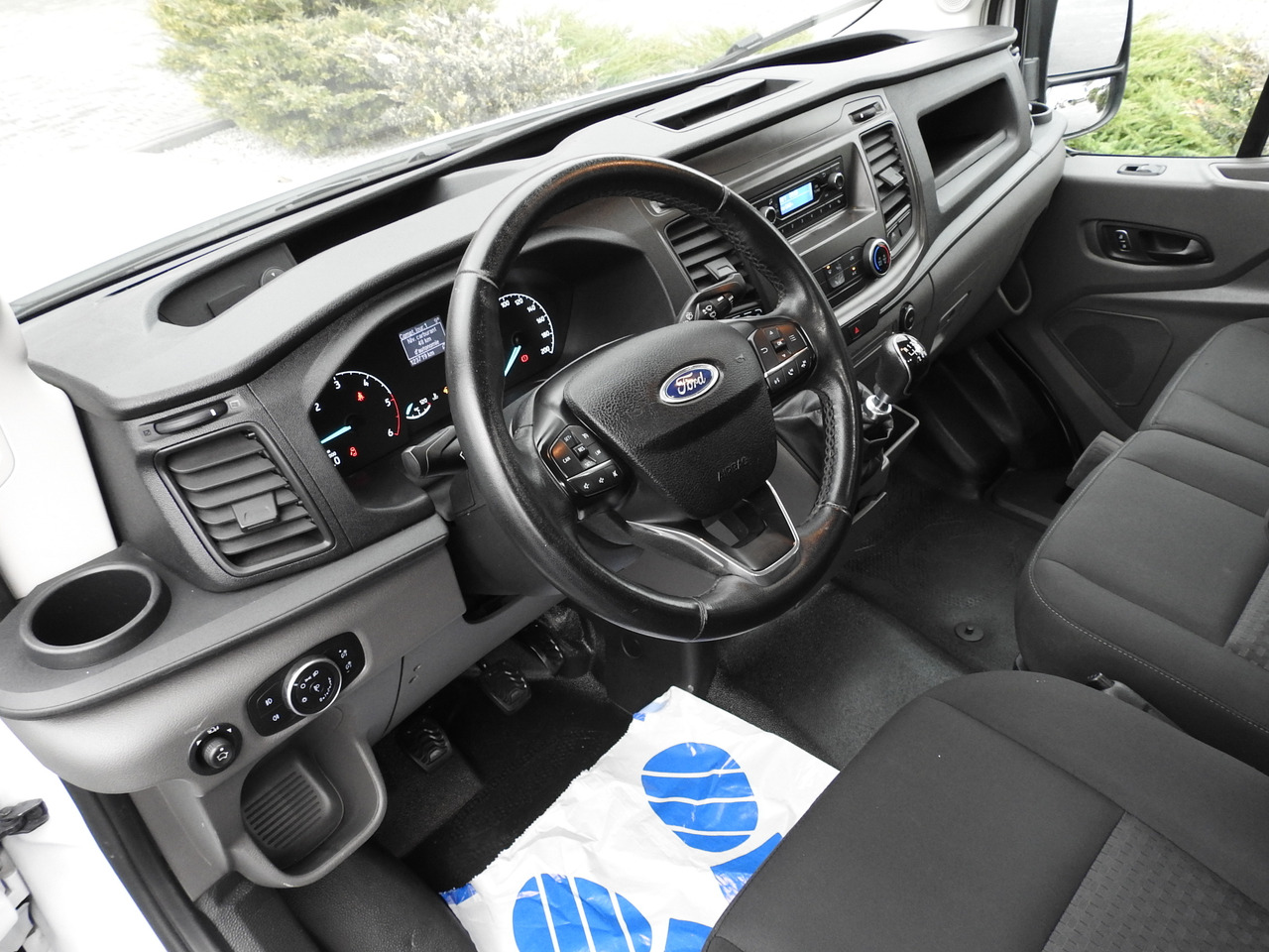 Ford TRANSIT KASTENWAGEN DOPPELKABINE 6 SITZE - Furgon, Dostavno vozilo z dvojno kabino: slika 2 Ford TRANSIT KASTENWAGEN DOPPELKABINE 6 SITZE - Furgon, Dostavno vozilo z dvojno kabino: slika 2