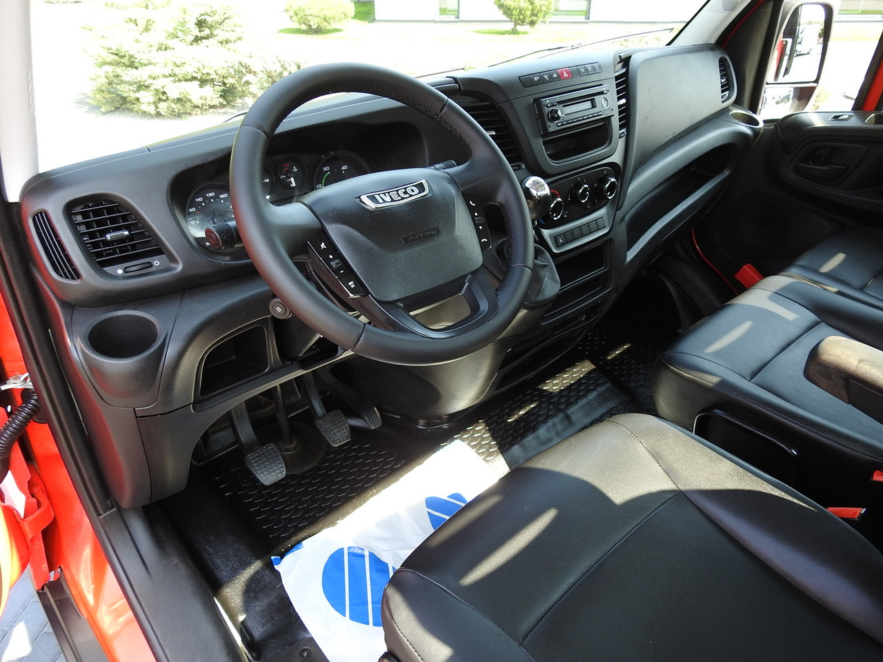 IVECO DAILY 35C13 TIPPER CRUISE CONTROL AIR CONDITIONING TWIN WHEELS 130HP - Dostavno vozilo prekucnik: slika 2 IVECO DAILY 35C13 TIPPER CRUISE CONTROL AIR CONDITIONING TWIN WHEELS 130HP - Dostavno vozilo prekucnik: slika 2