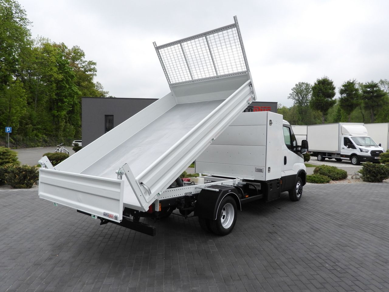 IVECO DAILY 35C14 TIPPER CRUISE CONTROL TWIN WHEELS  140HP - Dostavno vozilo prekucnik: slika 3 IVECO DAILY 35C14 TIPPER CRUISE CONTROL TWIN WHEELS  140HP - Dostavno vozilo prekucnik: slika 3