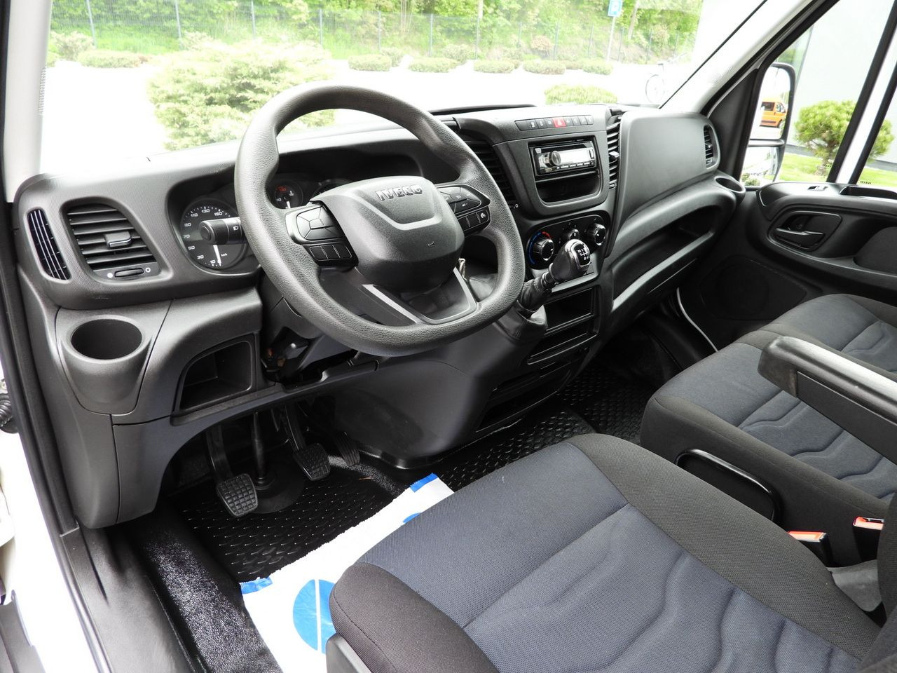 IVECO DAILY 35C14 TIPPER CRUISE CONTROL TWIN WHEELS  140HP - Dostavno vozilo prekucnik: slika 2 IVECO DAILY 35C14 TIPPER CRUISE CONTROL TWIN WHEELS  140HP - Dostavno vozilo prekucnik: slika 2