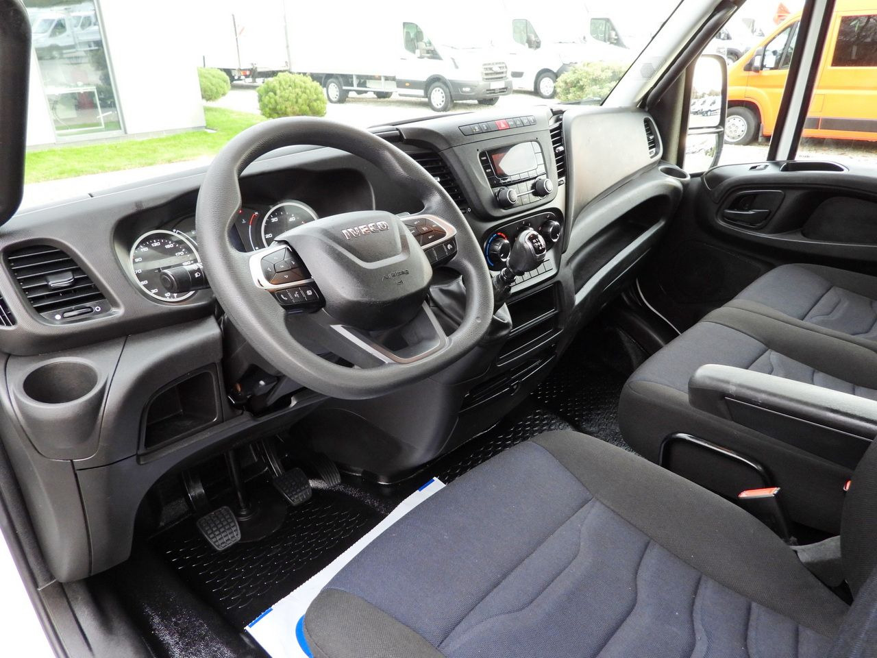 IVECO DAILY 35C14 TIPPER CRUISE CONTROL TWIN WHEELS AIR CONDITIONING 140HP - Dostavno vozilo prekucnik: slika 2 IVECO DAILY 35C14 TIPPER CRUISE CONTROL TWIN WHEELS AIR CONDITIONING 140HP - Dostavno vozilo prekucnik: slika 2
