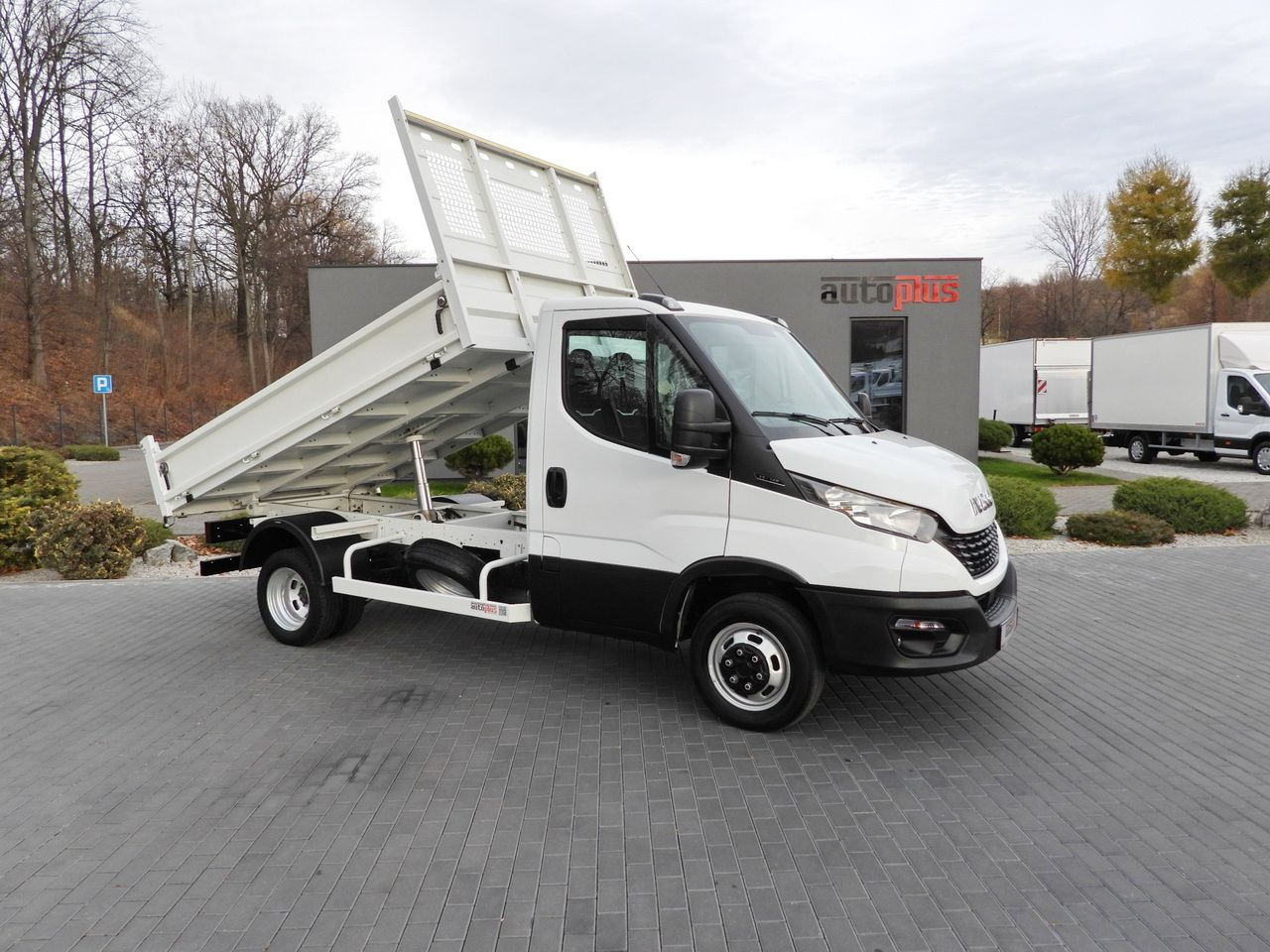 IVECO DAILY 35C14 TIPPER CRUISE CONTROL TWIN WHEELS AIR CONDITIONING 140HP - Dostavno vozilo prekucnik: slika 4 IVECO DAILY 35C14 TIPPER CRUISE CONTROL TWIN WHEELS AIR CONDITIONING 140HP - Dostavno vozilo prekucnik: slika 4