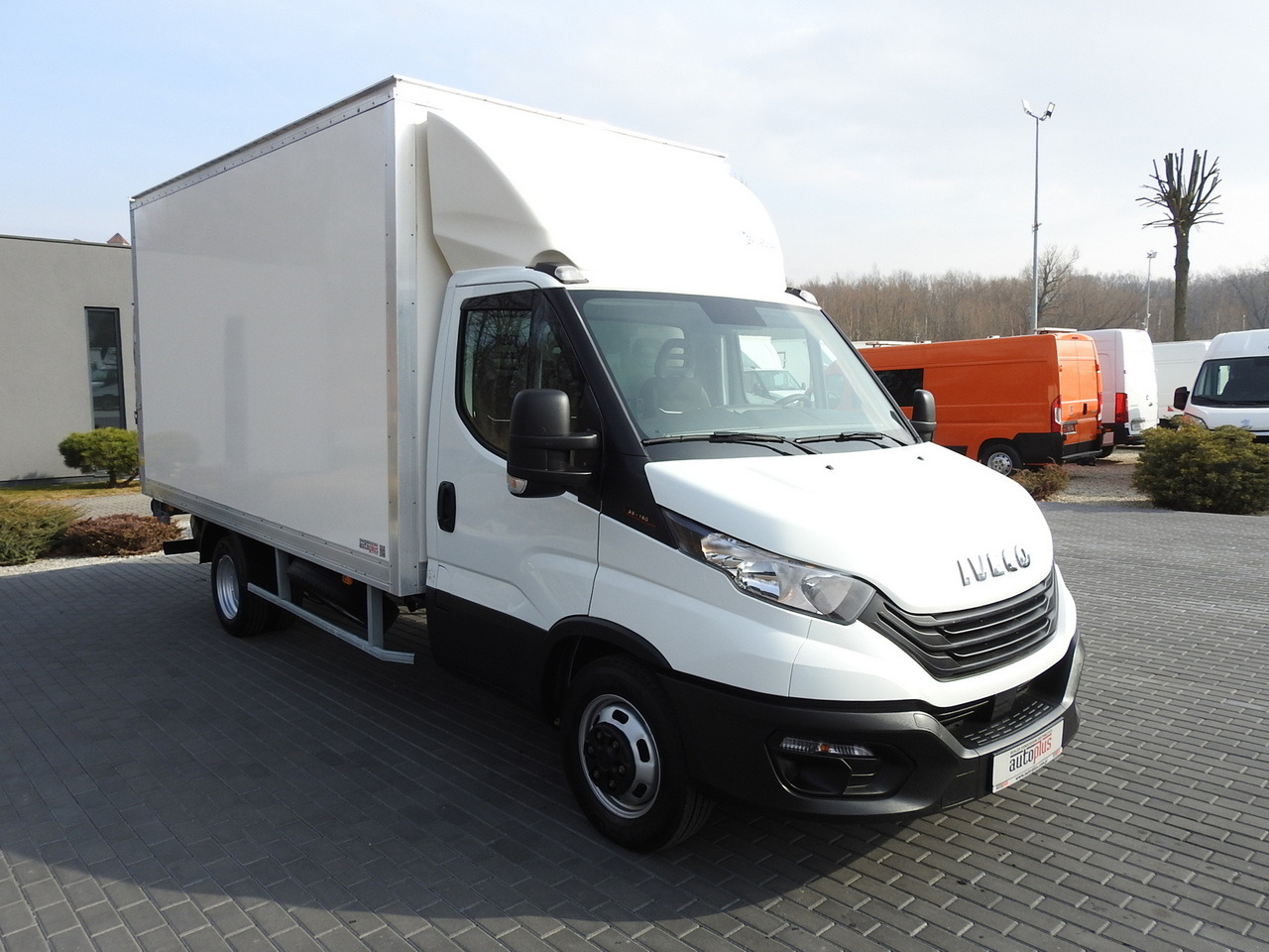 IVECO DAILY 35C16 BOX LIFT 8 PALLETS CRUISE CONTROL TWIN WHEELS AIR CONDITIONING 160HP - Dostavno vozilo z zabojnikom: slika 4 IVECO DAILY 35C16 BOX LIFT 8 PALLETS CRUISE CONTROL TWIN WHEELS AIR CONDITIONING 160HP - Dostavno vozilo z zabojnikom: slika 4