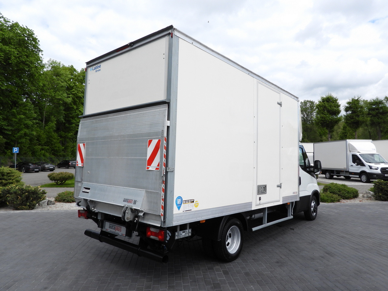 IVECO DAILY 35C16 BOX LIFT 8 PALLETS CRUISE CONTROL TWIN WHEELS AIR CONDITIONING 160HP - Dostavno vozilo z zabojnikom: slika 3 IVECO DAILY 35C16 BOX LIFT 8 PALLETS CRUISE CONTROL TWIN WHEELS AIR CONDITIONING 160HP - Dostavno vozilo z zabojnikom: slika 3