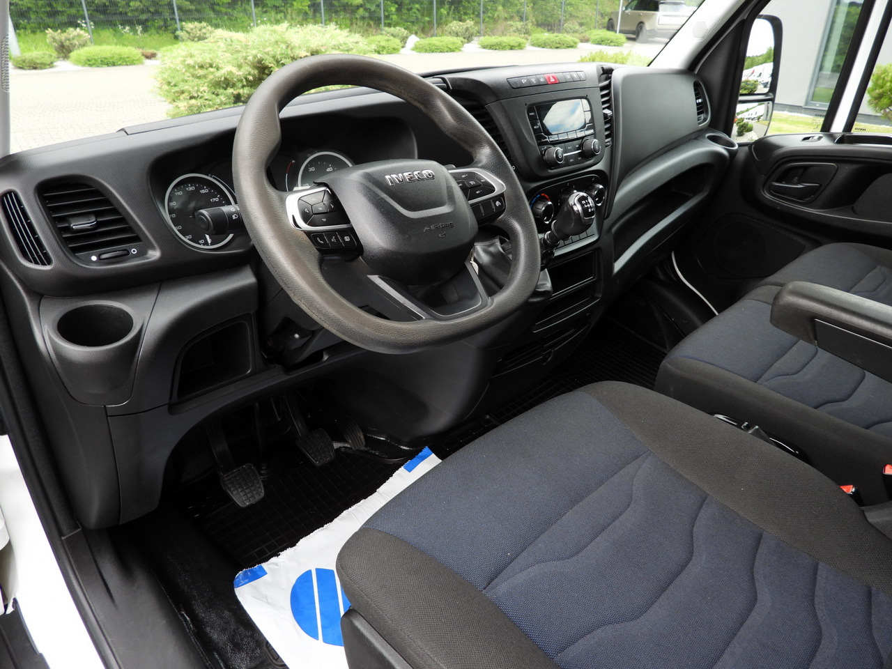 IVECO DAILY 35C16 TIPPER CRUISE CONTROL TWIN WHEELS AIR CONDITIONING 160HP - Dostavno vozilo prekucnik: slika 2 IVECO DAILY 35C16 TIPPER CRUISE CONTROL TWIN WHEELS AIR CONDITIONING 160HP - Dostavno vozilo prekucnik: slika 2