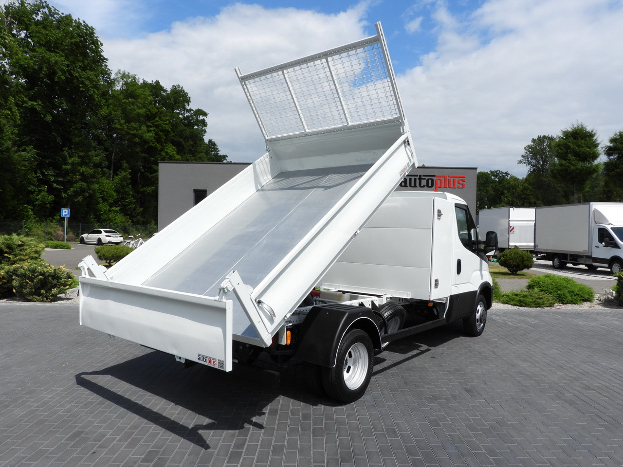 IVECO DAILY 35C16 TIPPER CRUISE CONTROL TWIN WHEELS AIR CONDITIONING 160HP - Dostavno vozilo prekucnik: slika 3 IVECO DAILY 35C16 TIPPER CRUISE CONTROL TWIN WHEELS AIR CONDITIONING 160HP - Dostavno vozilo prekucnik: slika 3