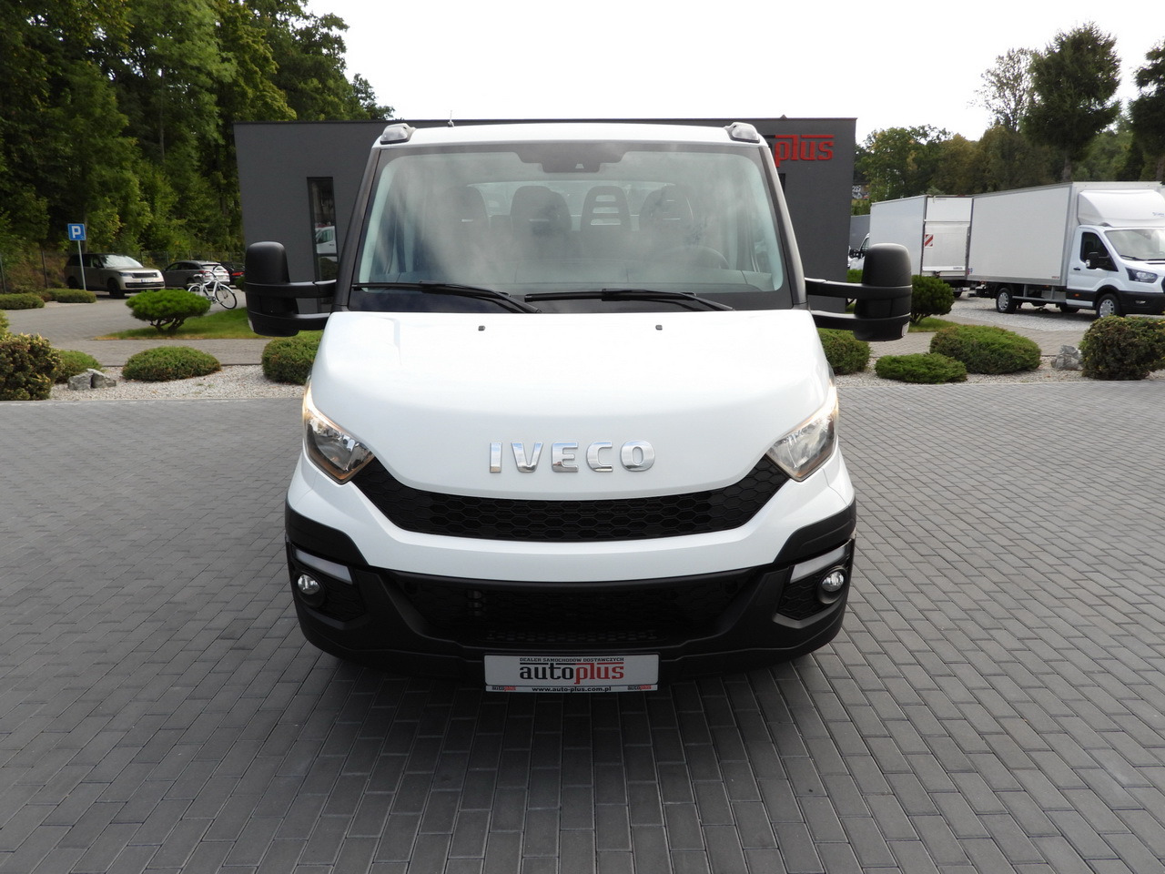IVECO DAILY 35C17 STAKE BODY DOUBLE CABIN DOKA 7 SEATS CRUISE CONTROL TWIN WHEELS AIR CONDITIONING 170HP - Dostavno vozilo z dvojno kabino: slika 5 IVECO DAILY 35C17 STAKE BODY DOUBLE CABIN DOKA 7 SEATS CRUISE CONTROL TWIN WHEELS AIR CONDITIONING 170HP - Dostavno vozilo z dvojno kabino: slika 5