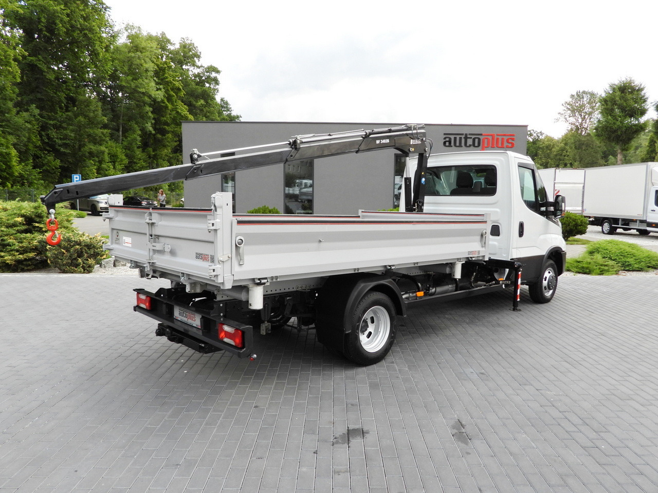 IVECO DAILY 35C18 THREE-WAY TIPPER 3 HDS SEATS CRUISE CONTROL LED LIGHTS AUTOMATIC TRANSMISSION HI-MATIC TWIN WHEELS AIR CONDITIONING 180HP - Dostavno vozilo prekucnik: slika 3 IVECO DAILY 35C18 THREE-WAY TIPPER 3 HDS SEATS CRUISE CONTROL LED LIGHTS AUTOMATIC TRANSMISSION HI-MATIC TWIN WHEELS AIR CONDITIONING 180HP - Dostavno vozilo prekucnik: slika 3