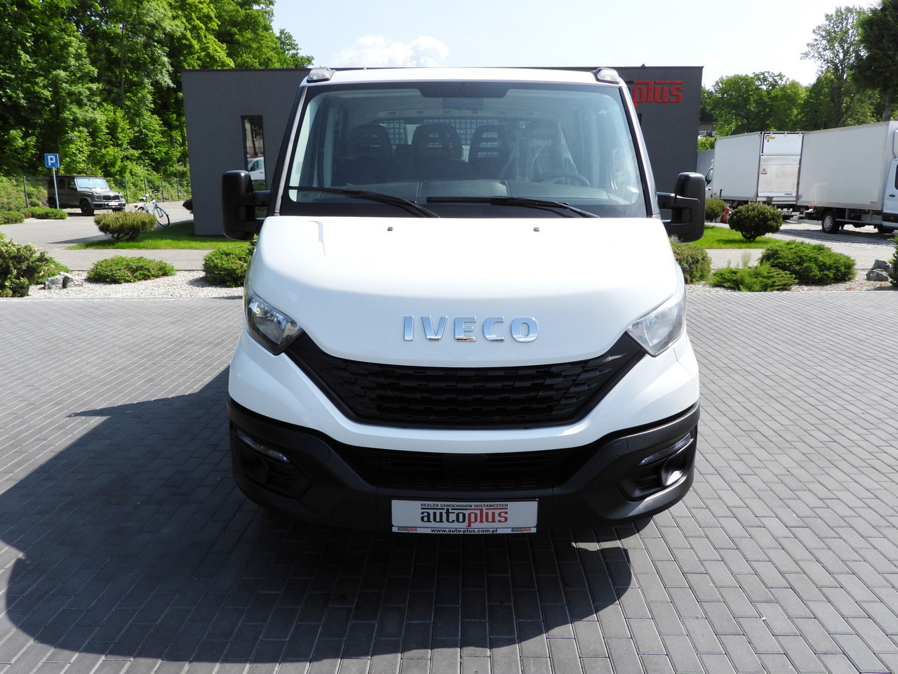 IVECO DAILY 35S12 STAKE BODY DOUBLE CABIN DOKA 7 SEATS AIR CONDITIONING 120HP - Dostavno vozilo z dvojno kabino: slika 5 IVECO DAILY 35S12 STAKE BODY DOUBLE CABIN DOKA 7 SEATS AIR CONDITIONING 120HP - Dostavno vozilo z dvojno kabino: slika 5