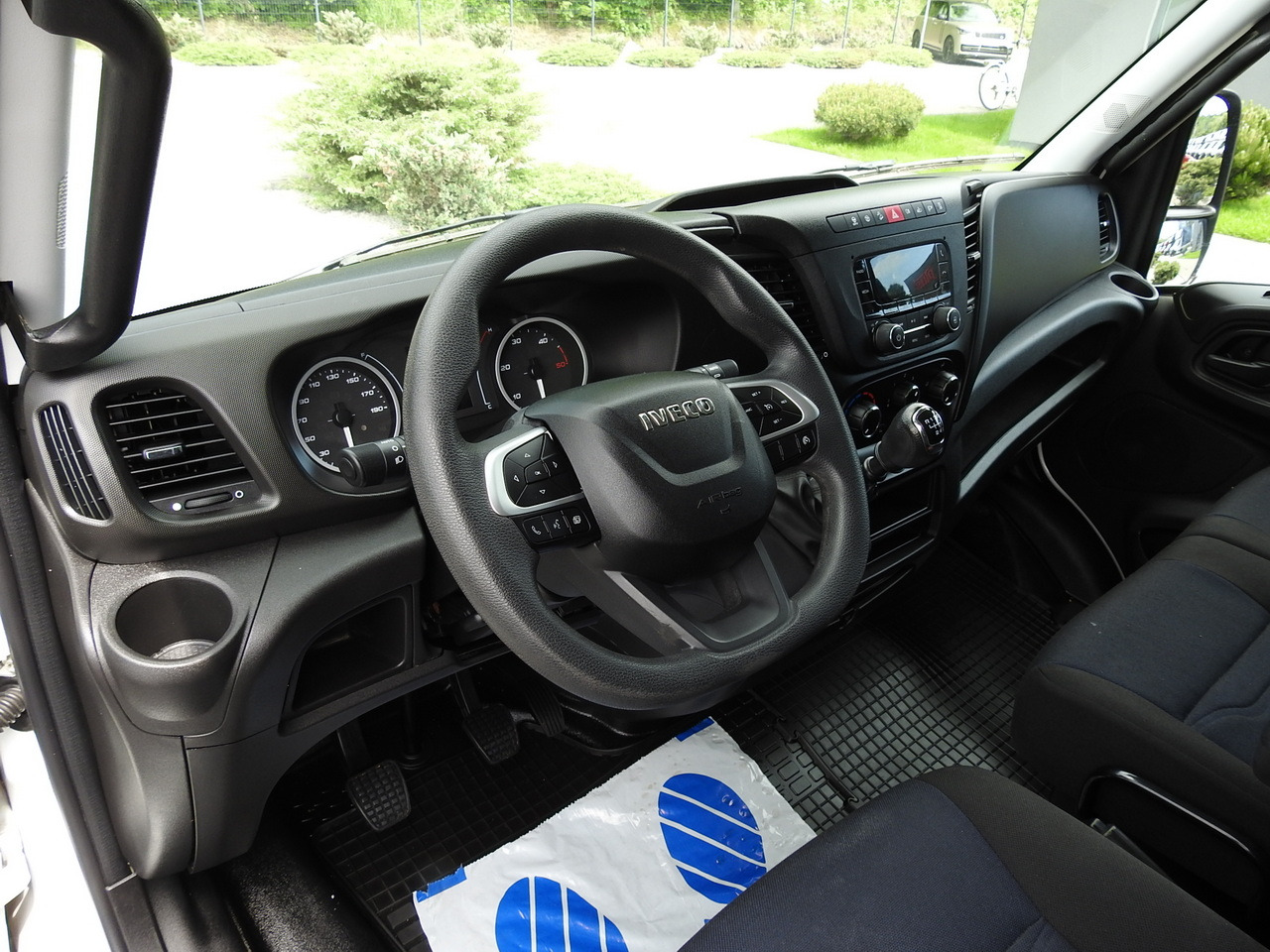 IVECO DAILY 35S14 8 PALLETS CRUISE CONTROL TWIN WHEELS AIR CONDITIONING 140HP - Dostavno vozilo z zabojnikom: slika 2 IVECO DAILY 35S14 8 PALLETS CRUISE CONTROL TWIN WHEELS AIR CONDITIONING 140HP - Dostavno vozilo z zabojnikom: slika 2