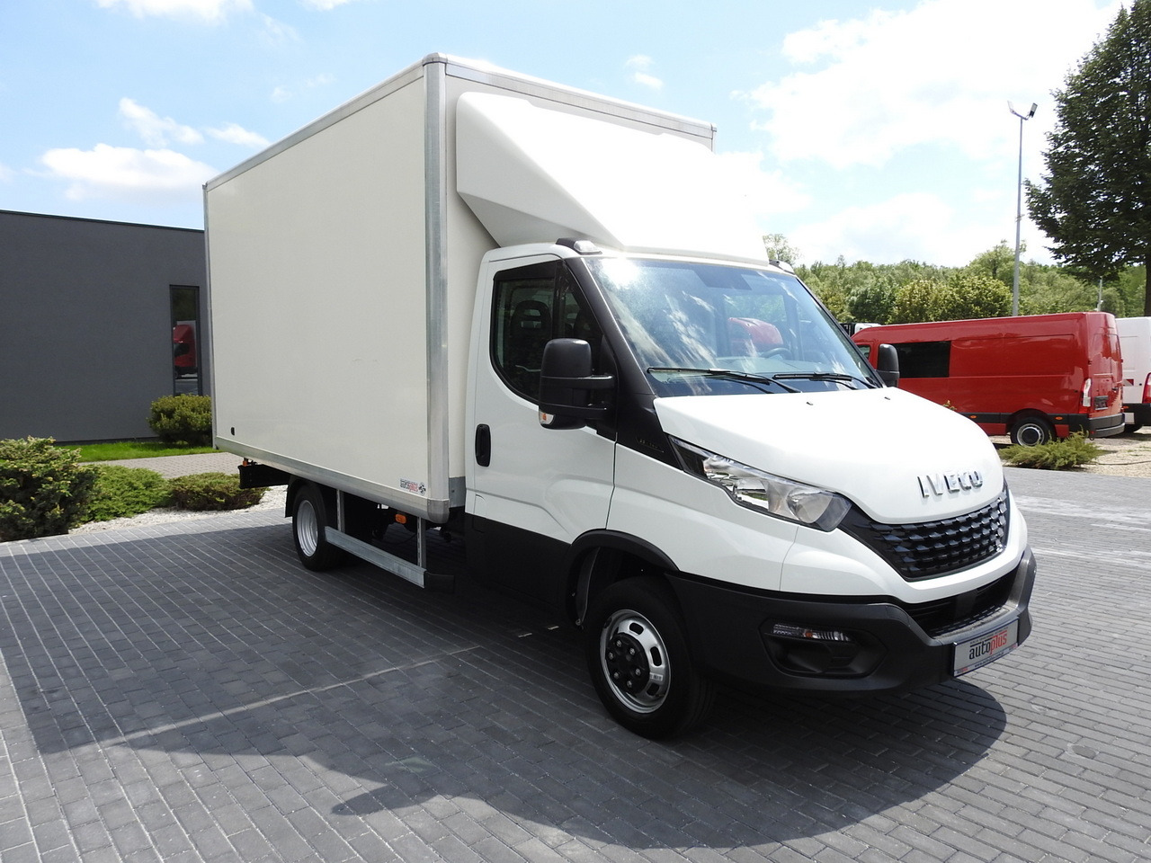 IVECO DAILY 35S14 8 PALLETS CRUISE CONTROL TWIN WHEELS AIR CONDITIONING  140HP - Dostavno vozilo z zabojnikom: slika 4 IVECO DAILY 35S14 8 PALLETS CRUISE CONTROL TWIN WHEELS AIR CONDITIONING  140HP - Dostavno vozilo z zabojnikom: slika 4