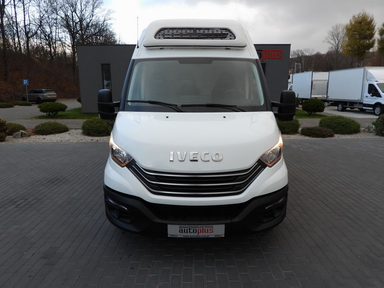 IVECO DAILY 35S14 REFRIGERATOR VAN 0*C POWER SUPPLY 230V NAVIGATION AUTOMATIC TRANSMISSION AIR CONDITIONING 140HP - Hladilno vozilo: slika 5 IVECO DAILY 35S14 REFRIGERATOR VAN 0*C POWER SUPPLY 230V NAVIGATION AUTOMATIC TRANSMISSION AIR CONDITIONING 140HP - Hladilno vozilo: slika 5