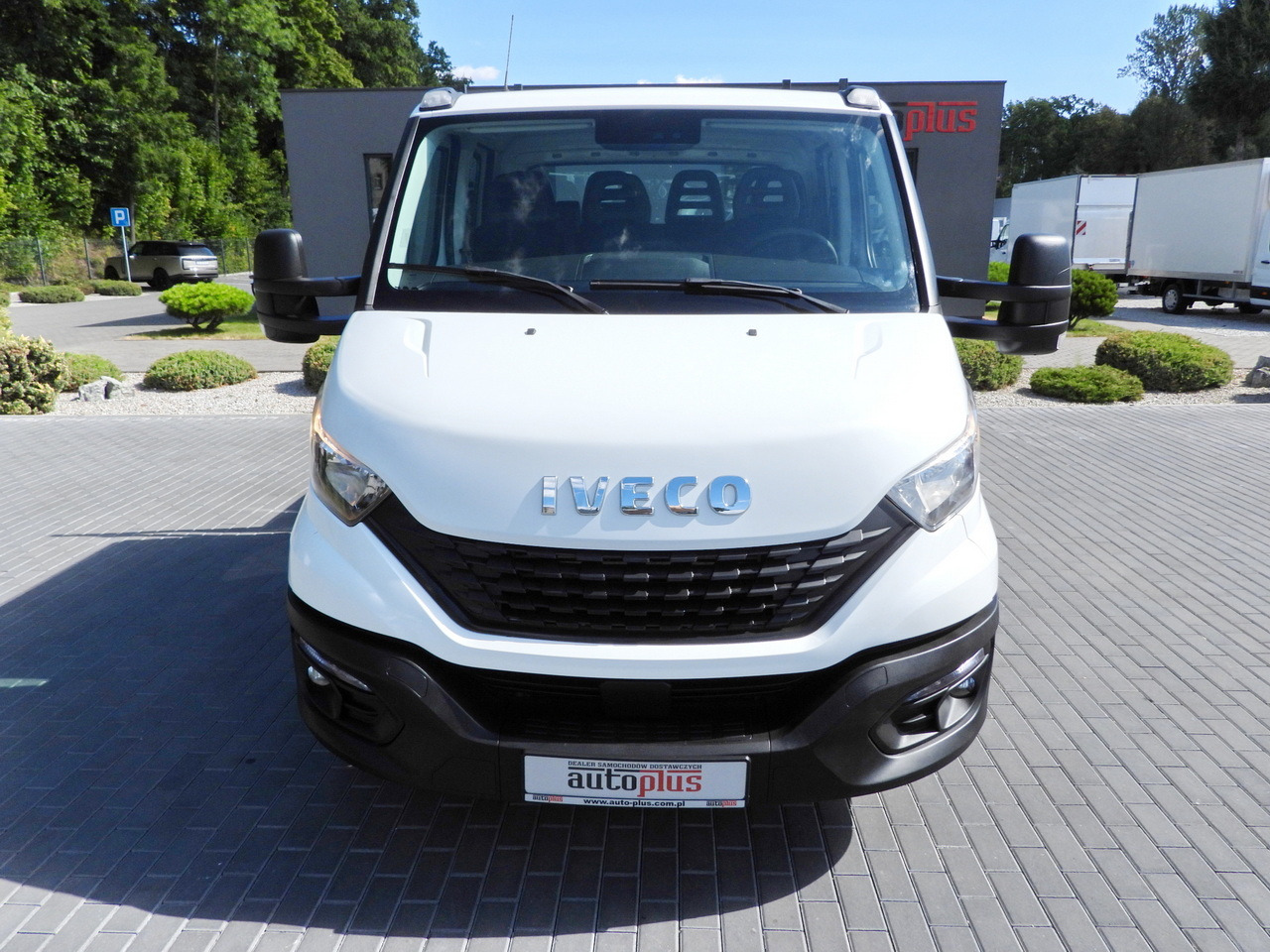 IVECO DAILY 35S14 STAKE BODY DOUBLE CABIN DOKA 7 SEATS CRUISE CONTROL AIR CONDITIONING 135HP - Dostavno vozilo s kesonom: slika 5 IVECO DAILY 35S14 STAKE BODY DOUBLE CABIN DOKA 7 SEATS CRUISE CONTROL AIR CONDITIONING 135HP - Dostavno vozilo s kesonom: slika 5