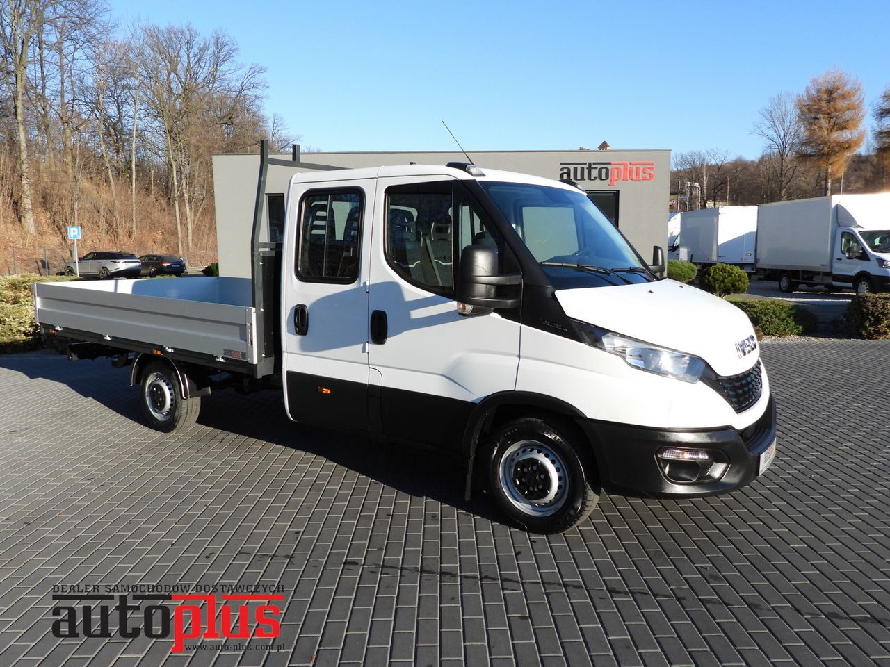 IVECO DAILY 35S14 STAKE BODY DOUBLE CABIN DOKA 7 SEATS CRUISE CONTROL AIR CONDITIONING 140HP - Dostavno vozilo z dvojno kabino: slika 1 IVECO DAILY 35S14 STAKE BODY DOUBLE CABIN DOKA 7 SEATS CRUISE CONTROL AIR CONDITIONING 140HP - Dostavno vozilo z dvojno kabino: slika 1