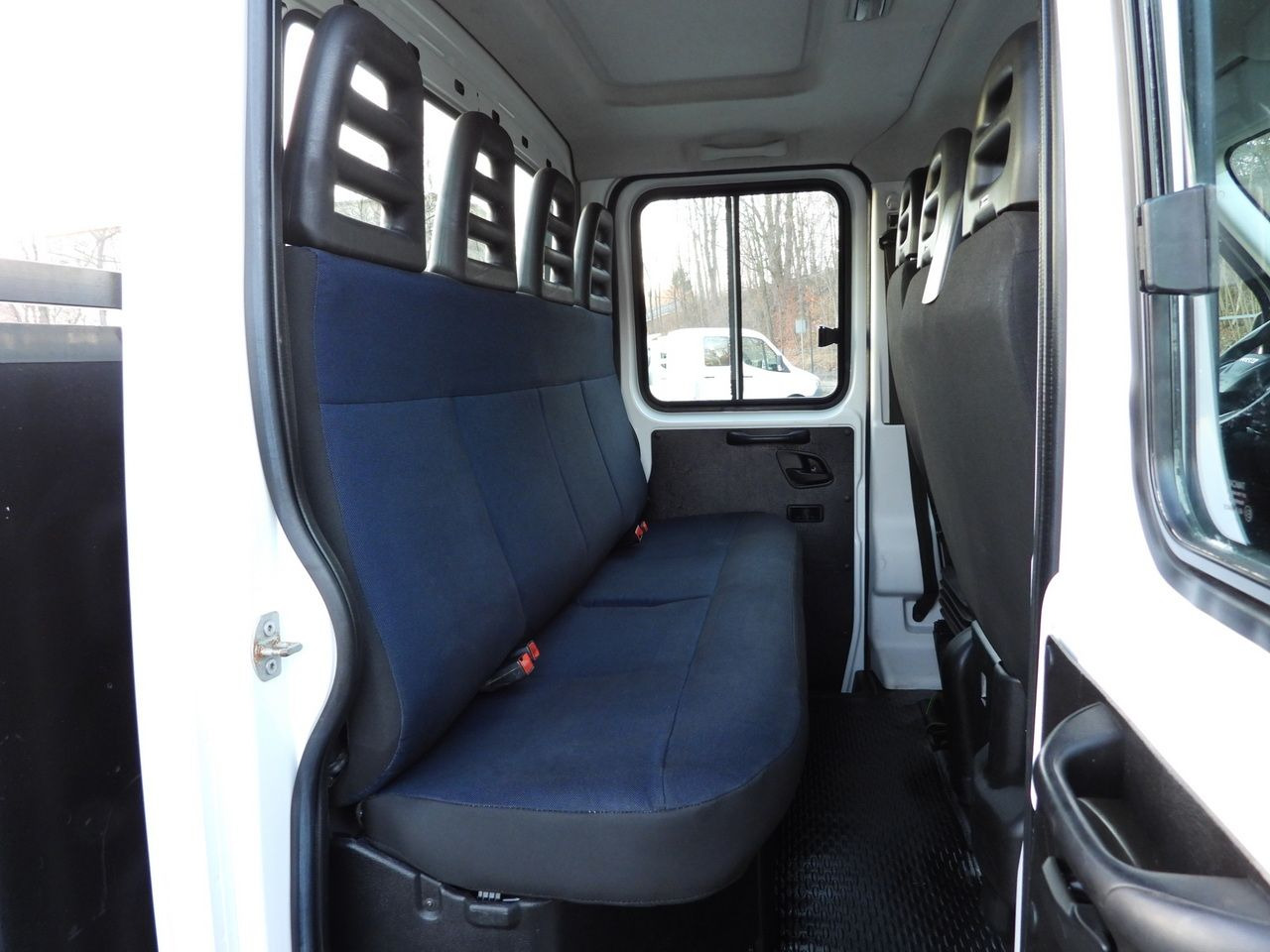 IVECO DAILY 35S14 STAKE BODY DOUBLE CABIN DOKA 7 SEATS CRUISE CONTROL AIR CONDITIONING 140HP lizing IVECO DAILY 35S14 STAKE BODY DOUBLE CABIN DOKA 7 SEATS CRUISE CONTROL AIR CONDITIONING 140HP: slika 29 IVECO DAILY 35S14 STAKE BODY DOUBLE CABIN DOKA 7 SEATS CRUISE CONTROL AIR CONDITIONING 140HP lizing IVECO DAILY 35S14 STAKE BODY DOUBLE CABIN DOKA 7 SEATS CRUISE CONTROL AIR CONDITIONING 140HP: slika 29