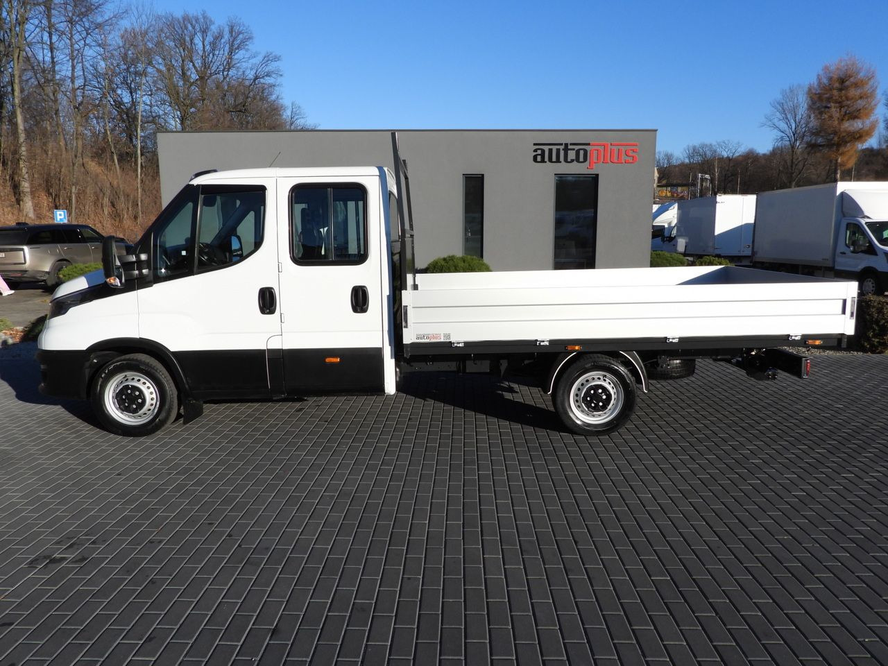 IVECO DAILY 35S14 STAKE BODY DOUBLE CABIN DOKA 7 SEATS CRUISE CONTROL AIR CONDITIONING 140HP lizing IVECO DAILY 35S14 STAKE BODY DOUBLE CABIN DOKA 7 SEATS CRUISE CONTROL AIR CONDITIONING 140HP: slika 8 IVECO DAILY 35S14 STAKE BODY DOUBLE CABIN DOKA 7 SEATS CRUISE CONTROL AIR CONDITIONING 140HP lizing IVECO DAILY 35S14 STAKE BODY DOUBLE CABIN DOKA 7 SEATS CRUISE CONTROL AIR CONDITIONING 140HP: slika 8