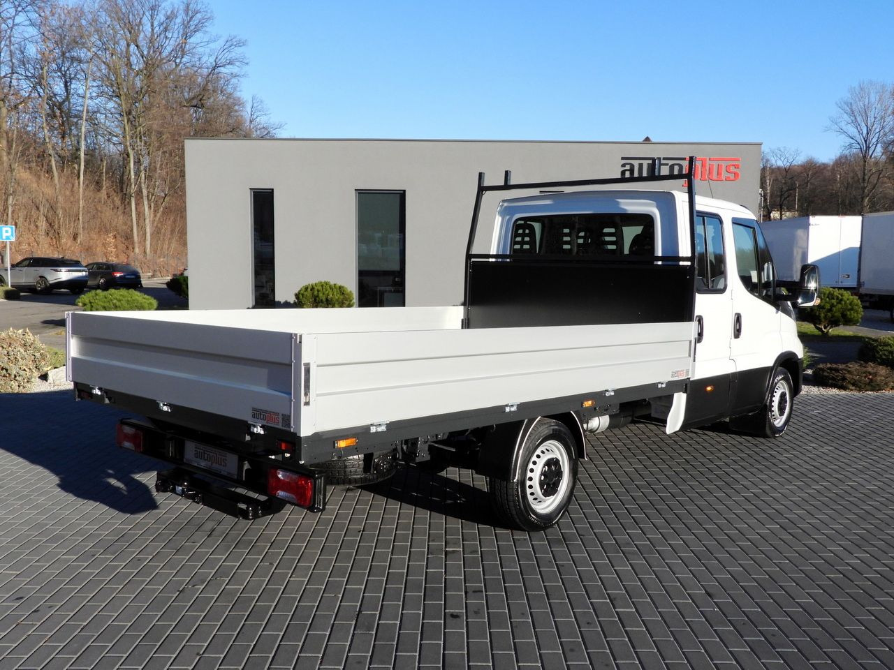 IVECO DAILY 35S14 STAKE BODY DOUBLE CABIN DOKA 7 SEATS CRUISE CONTROL AIR CONDITIONING 140HP lizing IVECO DAILY 35S14 STAKE BODY DOUBLE CABIN DOKA 7 SEATS CRUISE CONTROL AIR CONDITIONING 140HP: slika 12 IVECO DAILY 35S14 STAKE BODY DOUBLE CABIN DOKA 7 SEATS CRUISE CONTROL AIR CONDITIONING 140HP lizing IVECO DAILY 35S14 STAKE BODY DOUBLE CABIN DOKA 7 SEATS CRUISE CONTROL AIR CONDITIONING 140HP: slika 12