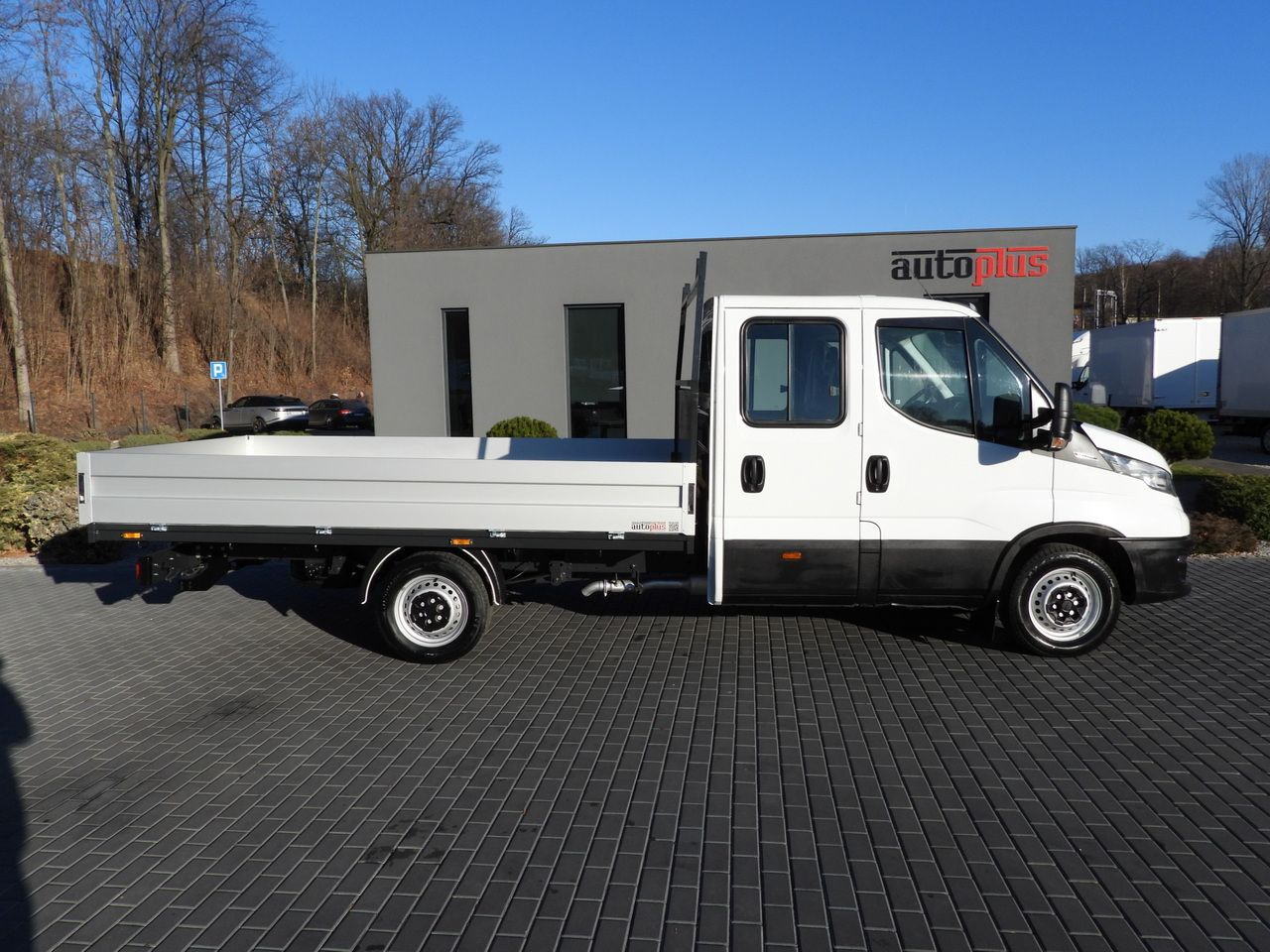 IVECO DAILY 35S14 STAKE BODY DOUBLE CABIN DOKA 7 SEATS CRUISE CONTROL AIR CONDITIONING 140HP lizing IVECO DAILY 35S14 STAKE BODY DOUBLE CABIN DOKA 7 SEATS CRUISE CONTROL AIR CONDITIONING 140HP: slika 7 IVECO DAILY 35S14 STAKE BODY DOUBLE CABIN DOKA 7 SEATS CRUISE CONTROL AIR CONDITIONING 140HP lizing IVECO DAILY 35S14 STAKE BODY DOUBLE CABIN DOKA 7 SEATS CRUISE CONTROL AIR CONDITIONING 140HP: slika 7