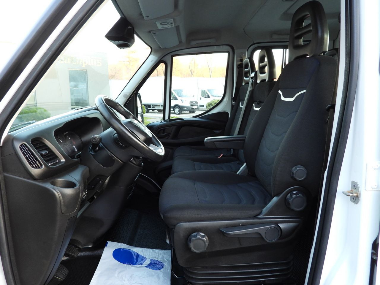 IVECO DAILY 35S14 STAKE BODY DOUBLE CABIN DOKA 7 SEATS CRUISE CONTROL AIR CONDITIONING 140HP lizing IVECO DAILY 35S14 STAKE BODY DOUBLE CABIN DOKA 7 SEATS CRUISE CONTROL AIR CONDITIONING 140HP: slika 18 IVECO DAILY 35S14 STAKE BODY DOUBLE CABIN DOKA 7 SEATS CRUISE CONTROL AIR CONDITIONING 140HP lizing IVECO DAILY 35S14 STAKE BODY DOUBLE CABIN DOKA 7 SEATS CRUISE CONTROL AIR CONDITIONING 140HP: slika 18