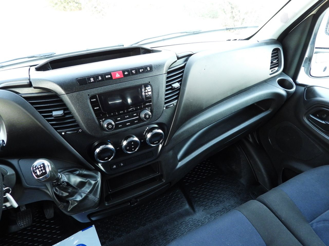 IVECO DAILY 35S14 STAKE BODY DOUBLE CABIN DOKA 7 SEATS CRUISE CONTROL AIR CONDITIONING 140HP lizing IVECO DAILY 35S14 STAKE BODY DOUBLE CABIN DOKA 7 SEATS CRUISE CONTROL AIR CONDITIONING 140HP: slika 23 IVECO DAILY 35S14 STAKE BODY DOUBLE CABIN DOKA 7 SEATS CRUISE CONTROL AIR CONDITIONING 140HP lizing IVECO DAILY 35S14 STAKE BODY DOUBLE CABIN DOKA 7 SEATS CRUISE CONTROL AIR CONDITIONING 140HP: slika 23