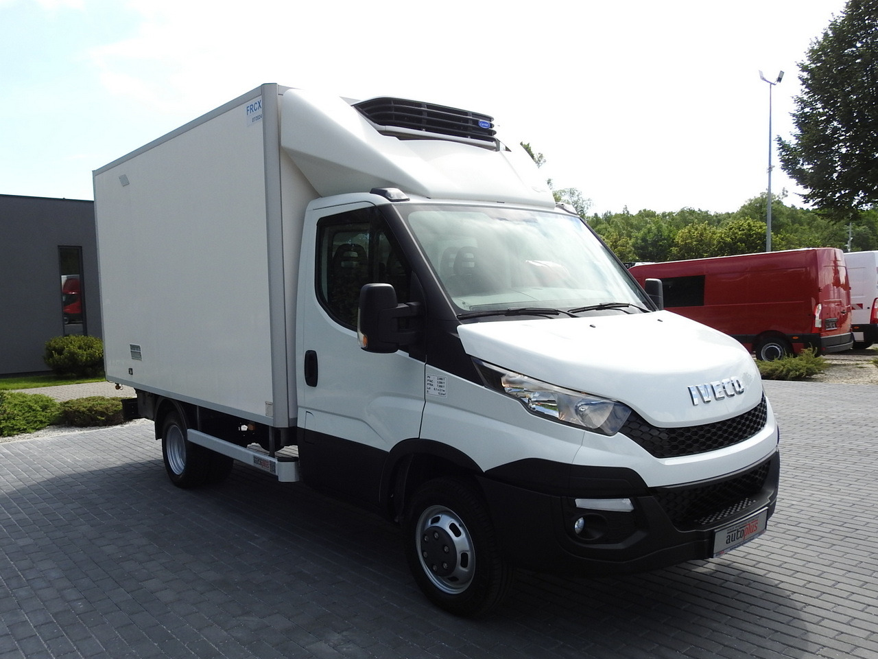 IVECO DAILY 35S15 REGRIGERATOR BOX -12*C 8 PALLETS CRUISE CONTROL TWIN WHEELS AIR CONDITIONING 150HP - Hladilno vozilo: slika 4 IVECO DAILY 35S15 REGRIGERATOR BOX -12*C 8 PALLETS CRUISE CONTROL TWIN WHEELS AIR CONDITIONING 150HP - Hladilno vozilo: slika 4
