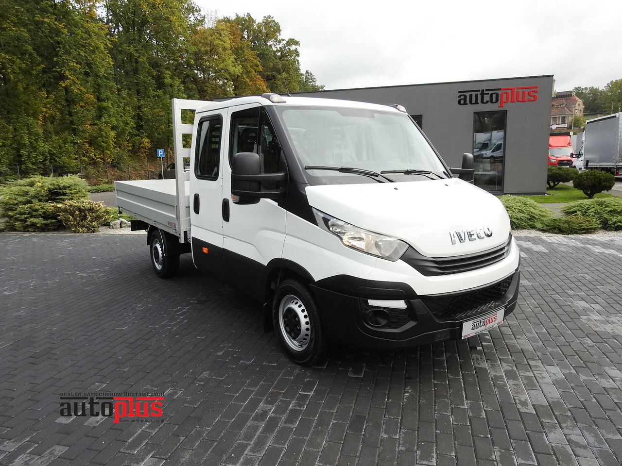 IVECO DAILY 35S15 STAKE BODY DOUBLE CABIN DOKA 7 SEATS AIR CONDITIONING 150HP - Dostavno vozilo z dvojno kabino: slika 1 IVECO DAILY 35S15 STAKE BODY DOUBLE CABIN DOKA 7 SEATS AIR CONDITIONING 150HP - Dostavno vozilo z dvojno kabino: slika 1