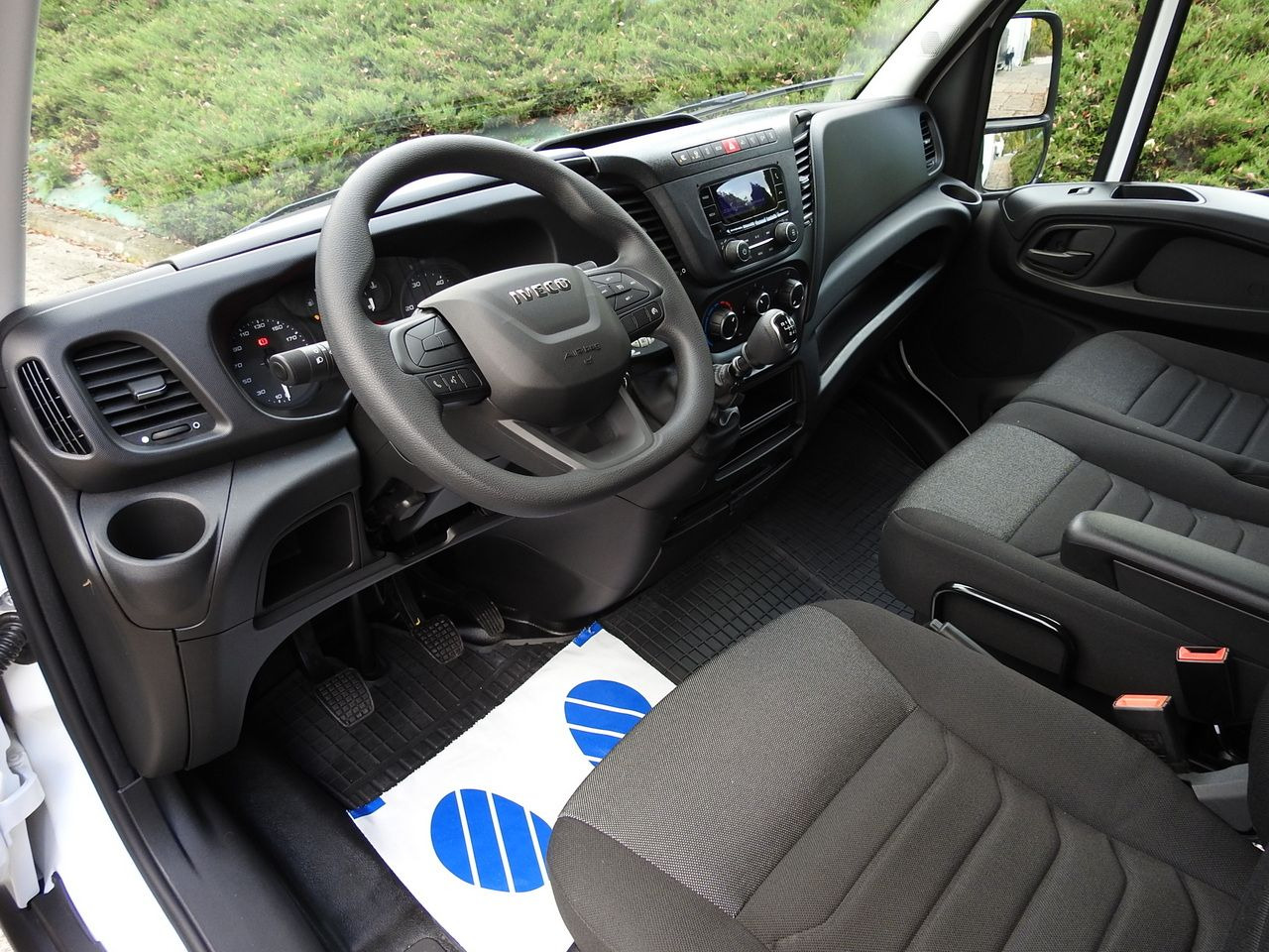 IVECO DAILY 35S16 NEW REGRIGERATOR BOX -10*C 8 PALLETS HEATING FUNCTION POWER SUPPLY 230V CRUISE CONTROL AIR CONDITIONING 160HP - Hladilno vozilo: slika 2 IVECO DAILY 35S16 NEW REGRIGERATOR BOX -10*C 8 PALLETS HEATING FUNCTION POWER SUPPLY 230V CRUISE CONTROL AIR CONDITIONING 160HP - Hladilno vozilo: slika 2
